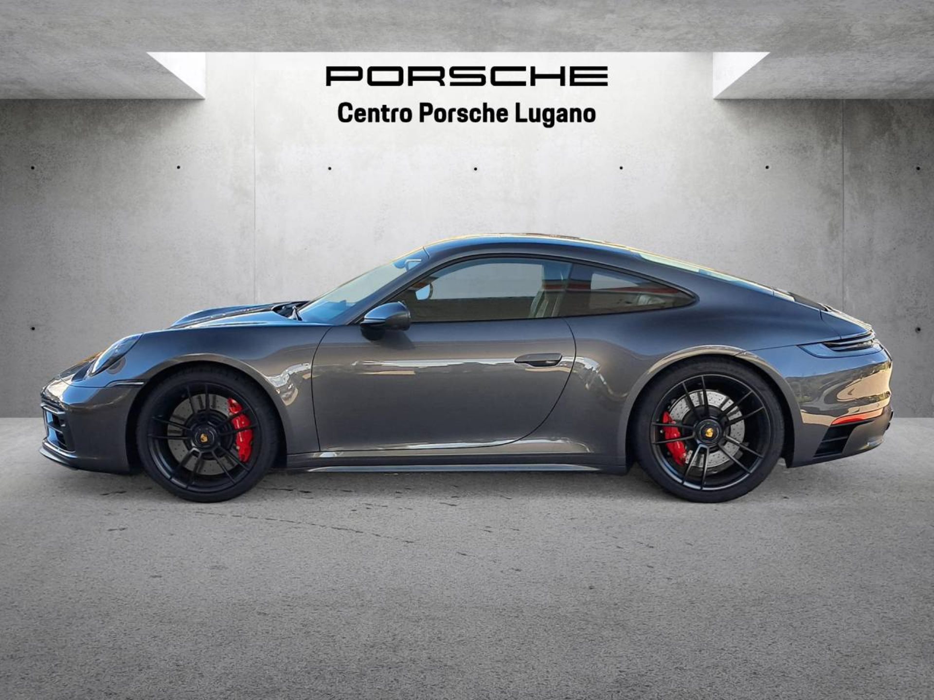PORSCHE 911 Carrera 4 GTS-image-1