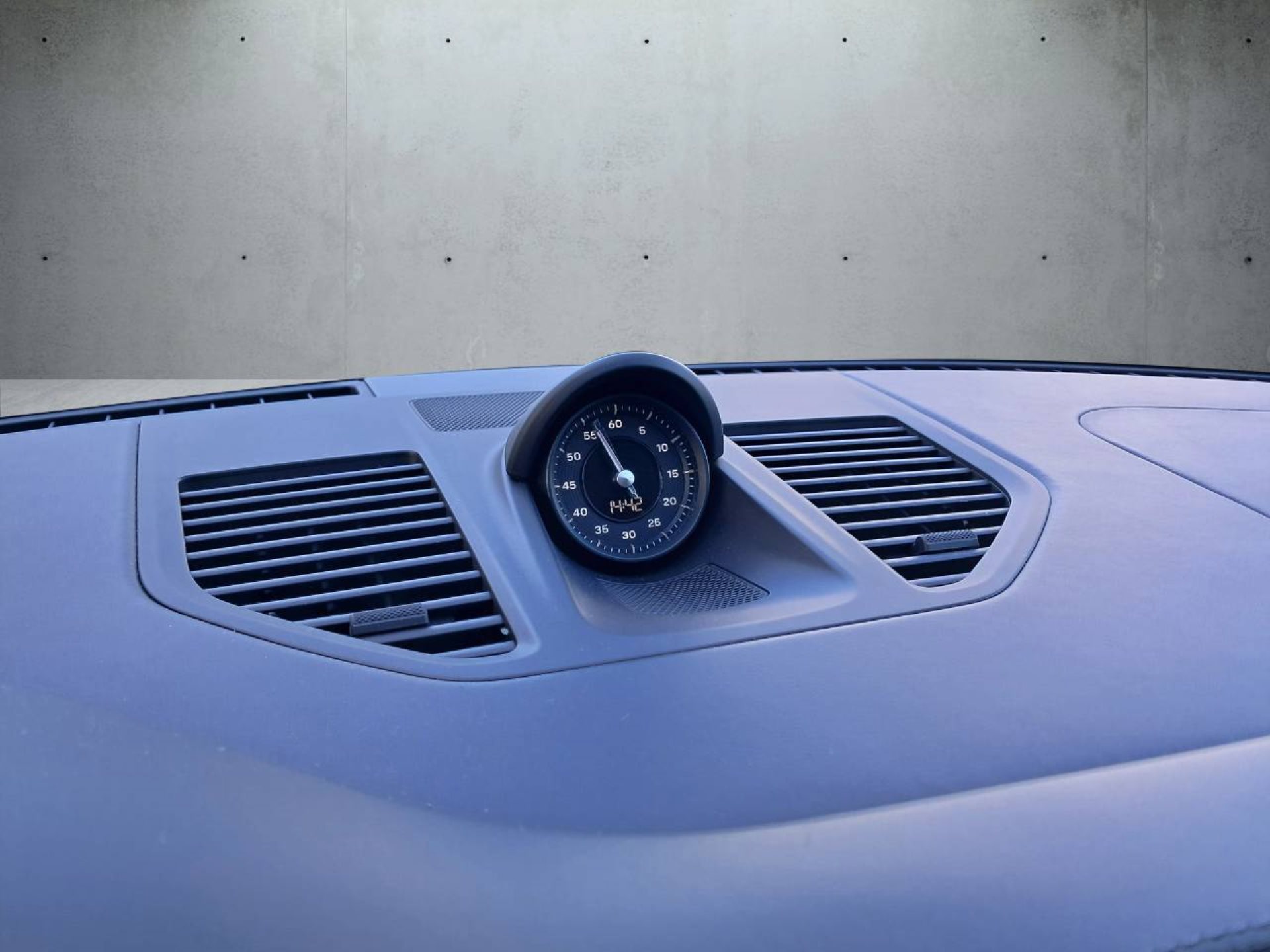 PORSCHE 911 Carrera 4 GTS-image-24