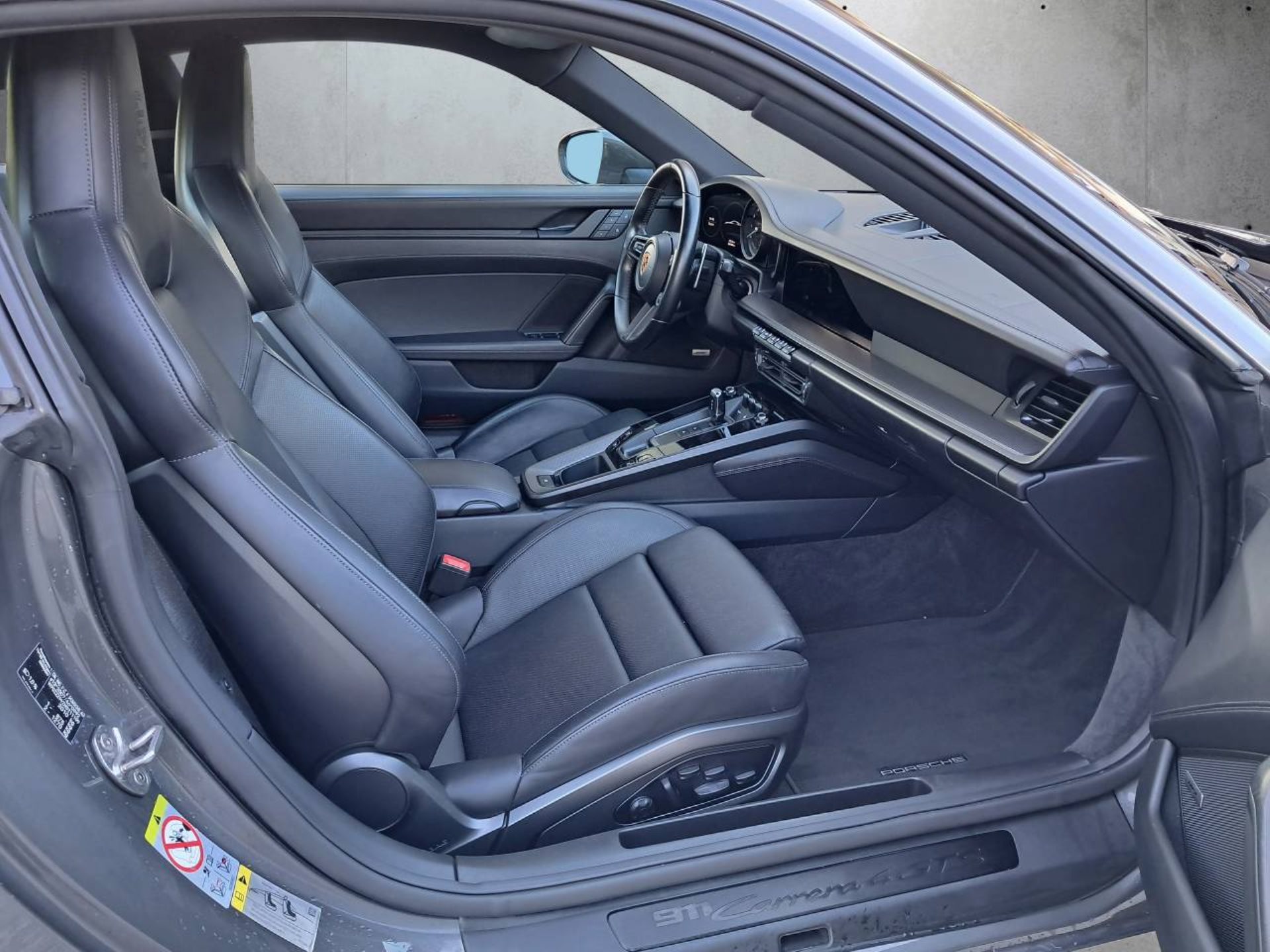 PORSCHE 911 Carrera 4 GTS-image-12