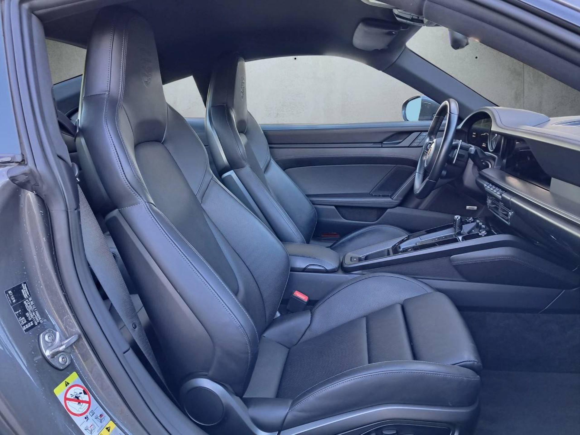 PORSCHE 911 Carrera 4 GTS-image-13