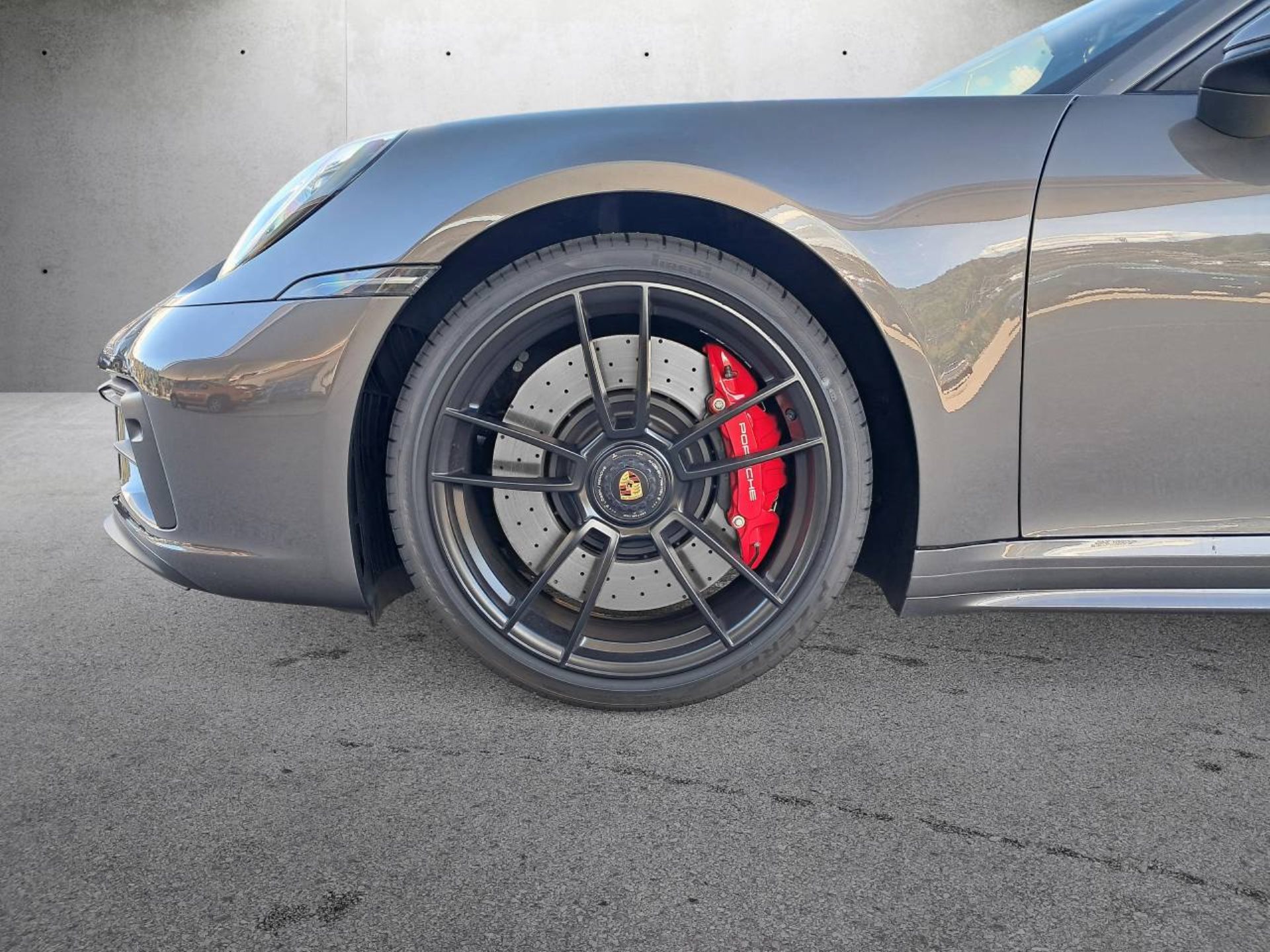 PORSCHE 911 Carrera 4 GTS-image-10