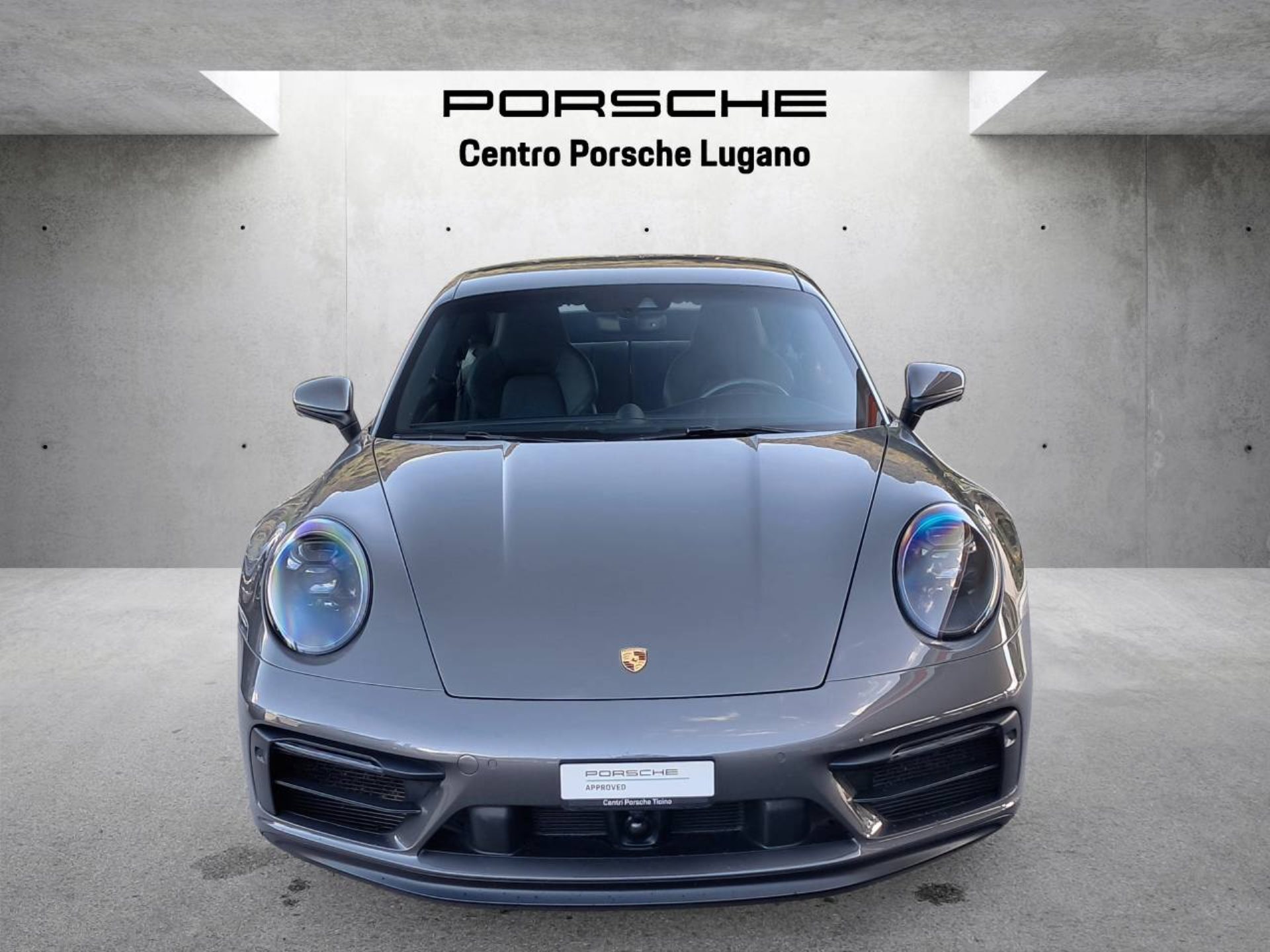 PORSCHE 911 Carrera 4 GTS-image-8