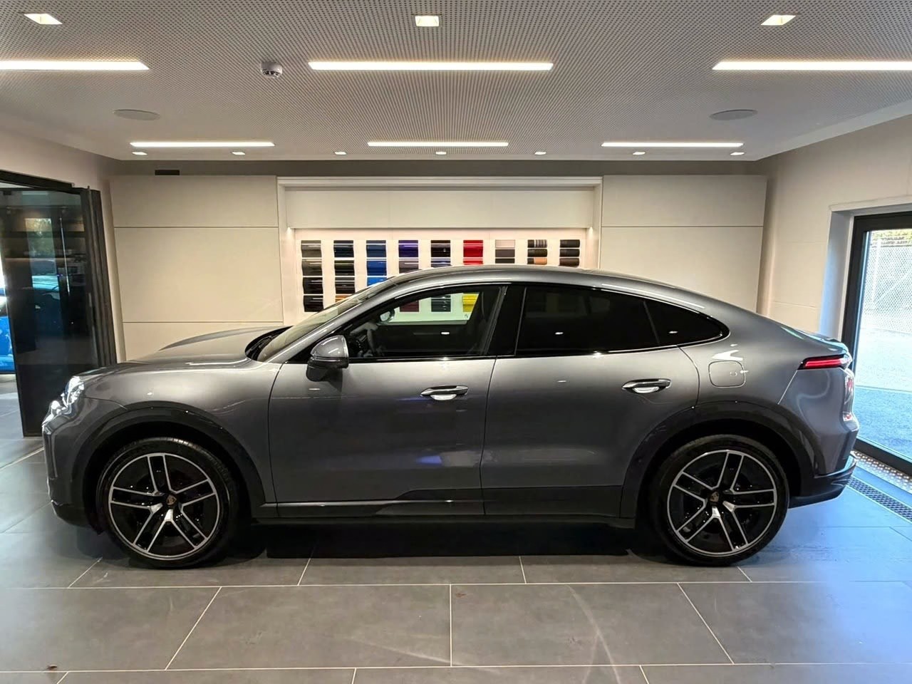 PORSCHE Cayenne Coupe Electric 113 kWh-image-3