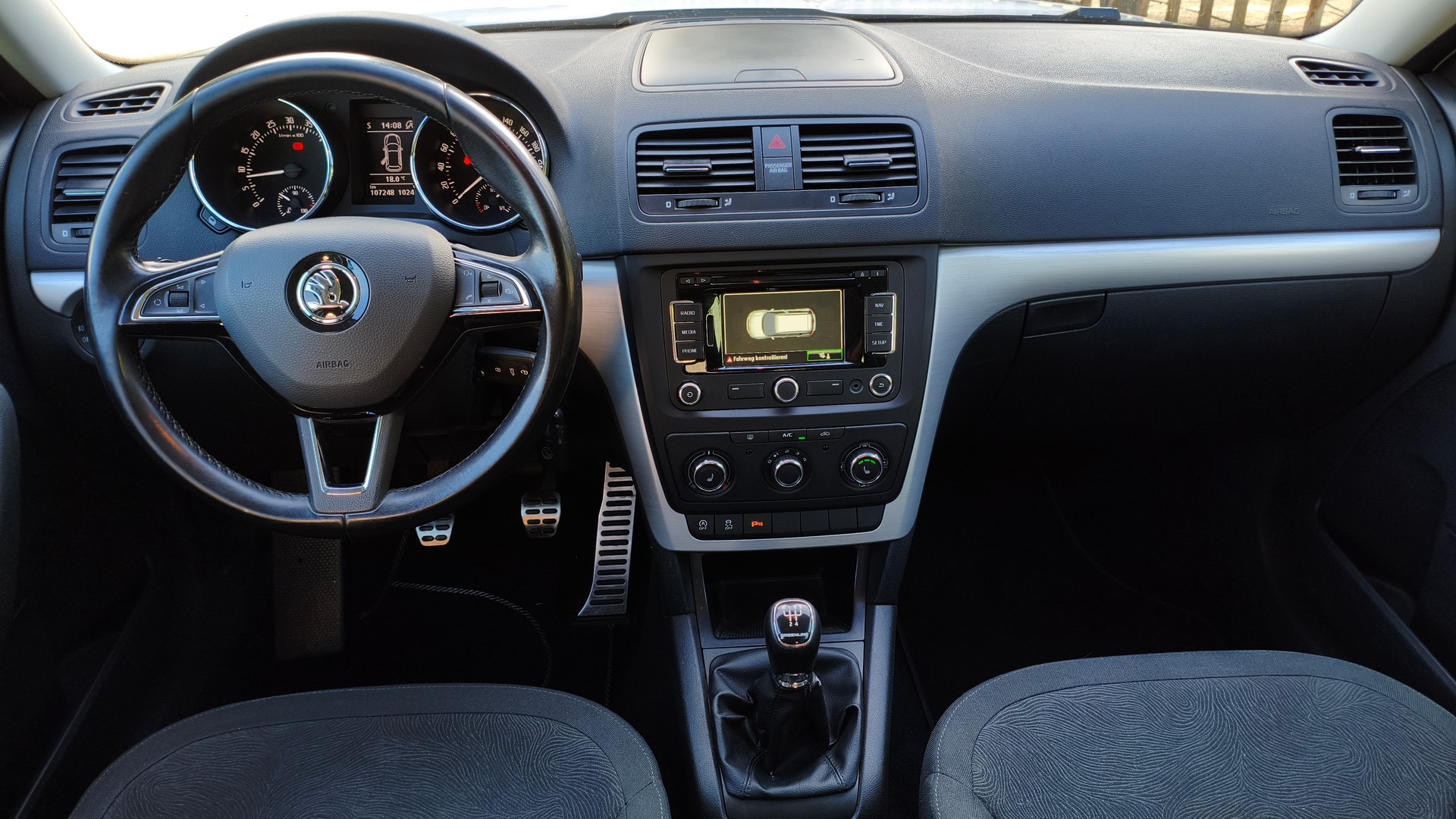 SKODA Yeti 1.6 TDI GreenLine Ambition 4x2-image-11