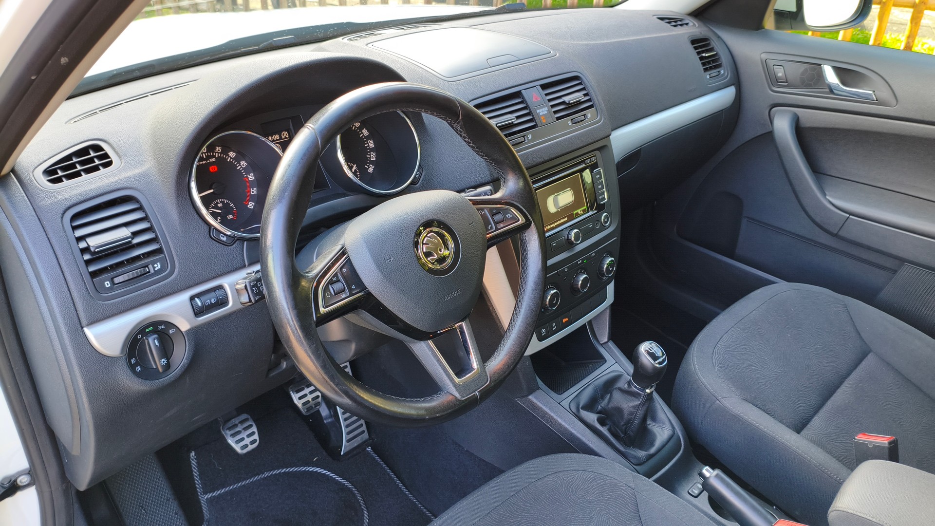 SKODA Yeti 1.6 TDI GreenLine Ambition 4x2-image-8