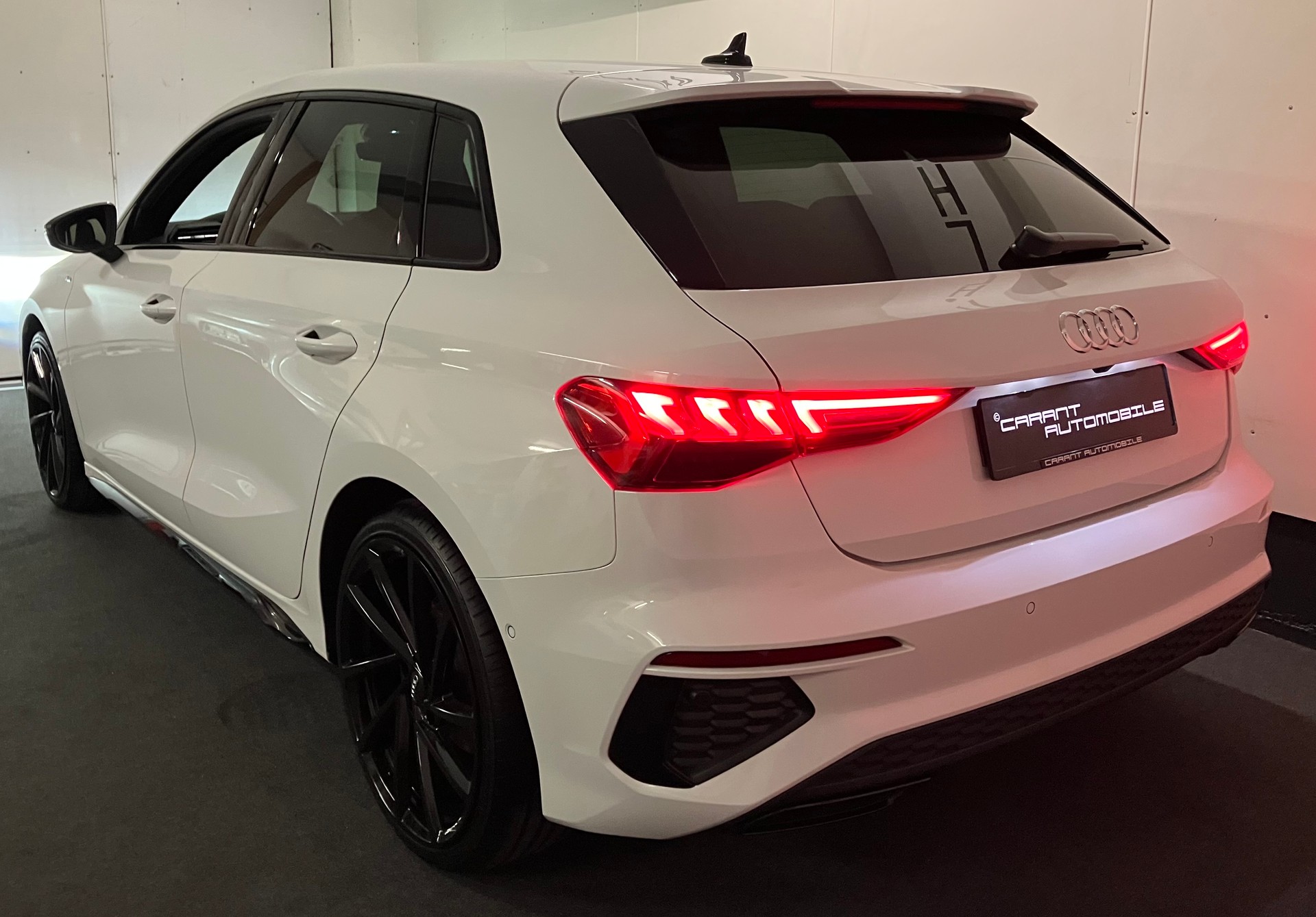 AUDI A3 Sportback 35 TFSI S line S-tronic-image-5