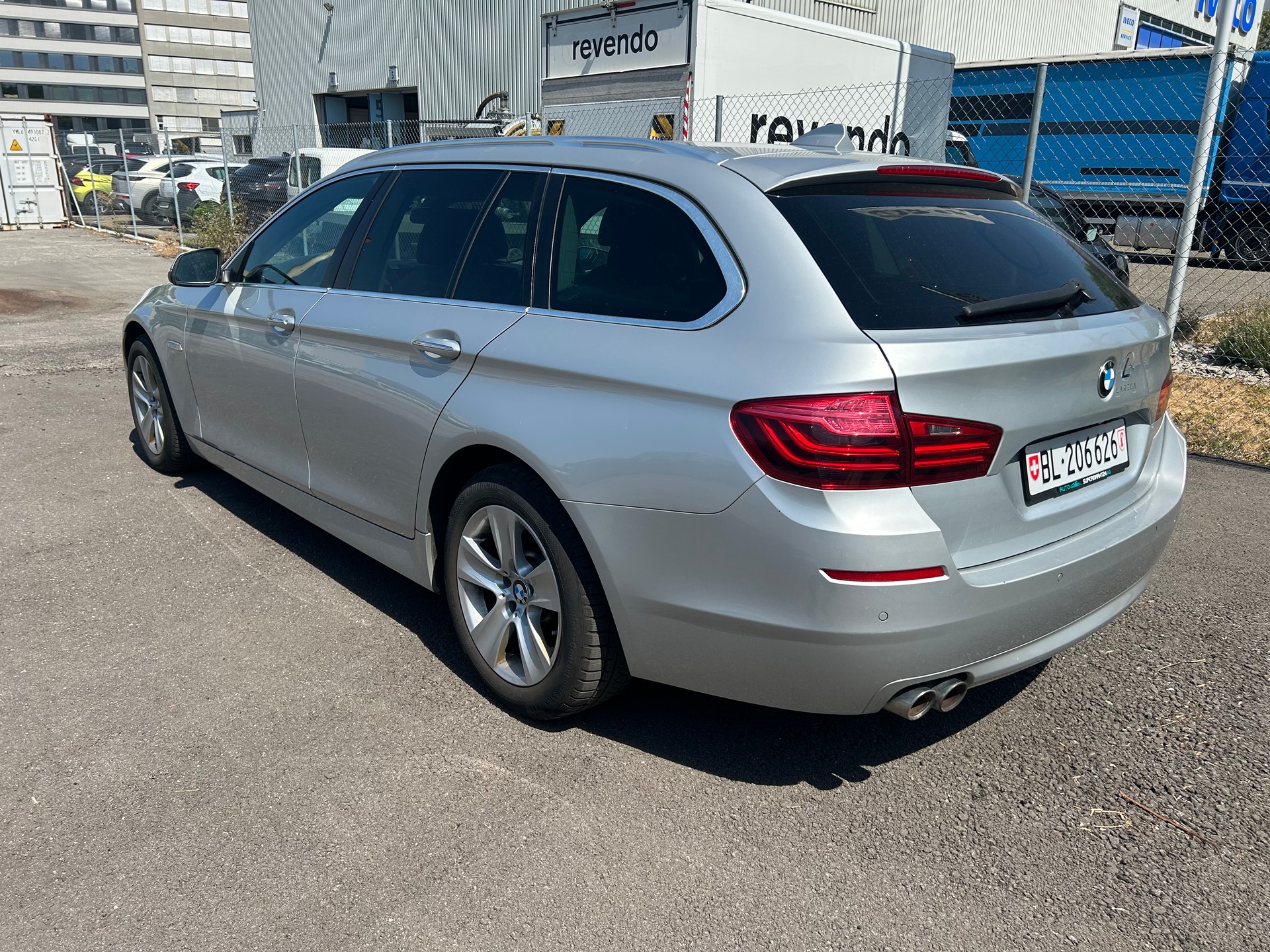 BMW 525d Touring xDrive Luxury Line Steptronic-image-2