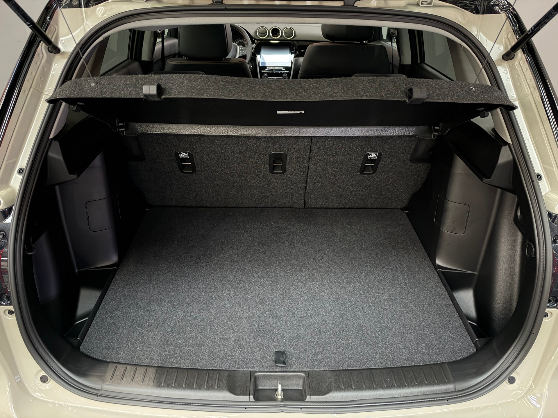 SUZUKI Vitara 1.4 Boosterjet Black Edition Top 4x4 Hybrid Automatic-image-10