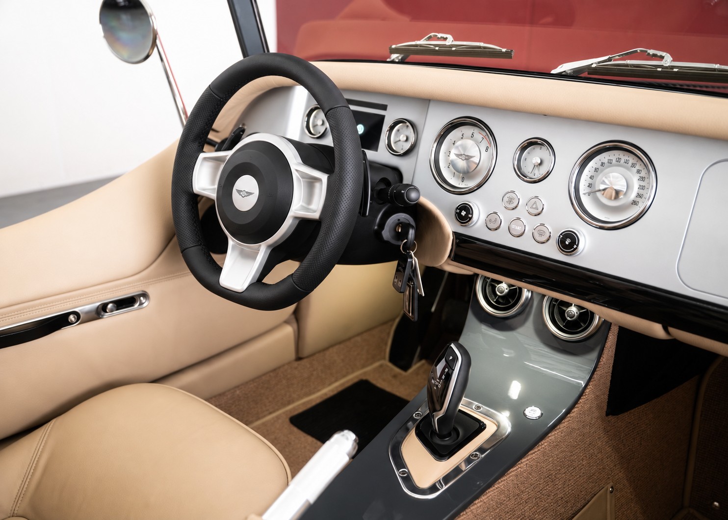 Image MORGAN 4-4 Plus Four 2.0 Automatic Bespoke (Swiss new car, Classic Dark Grey Morgan paint, 36-month warranty, delivery March 27)