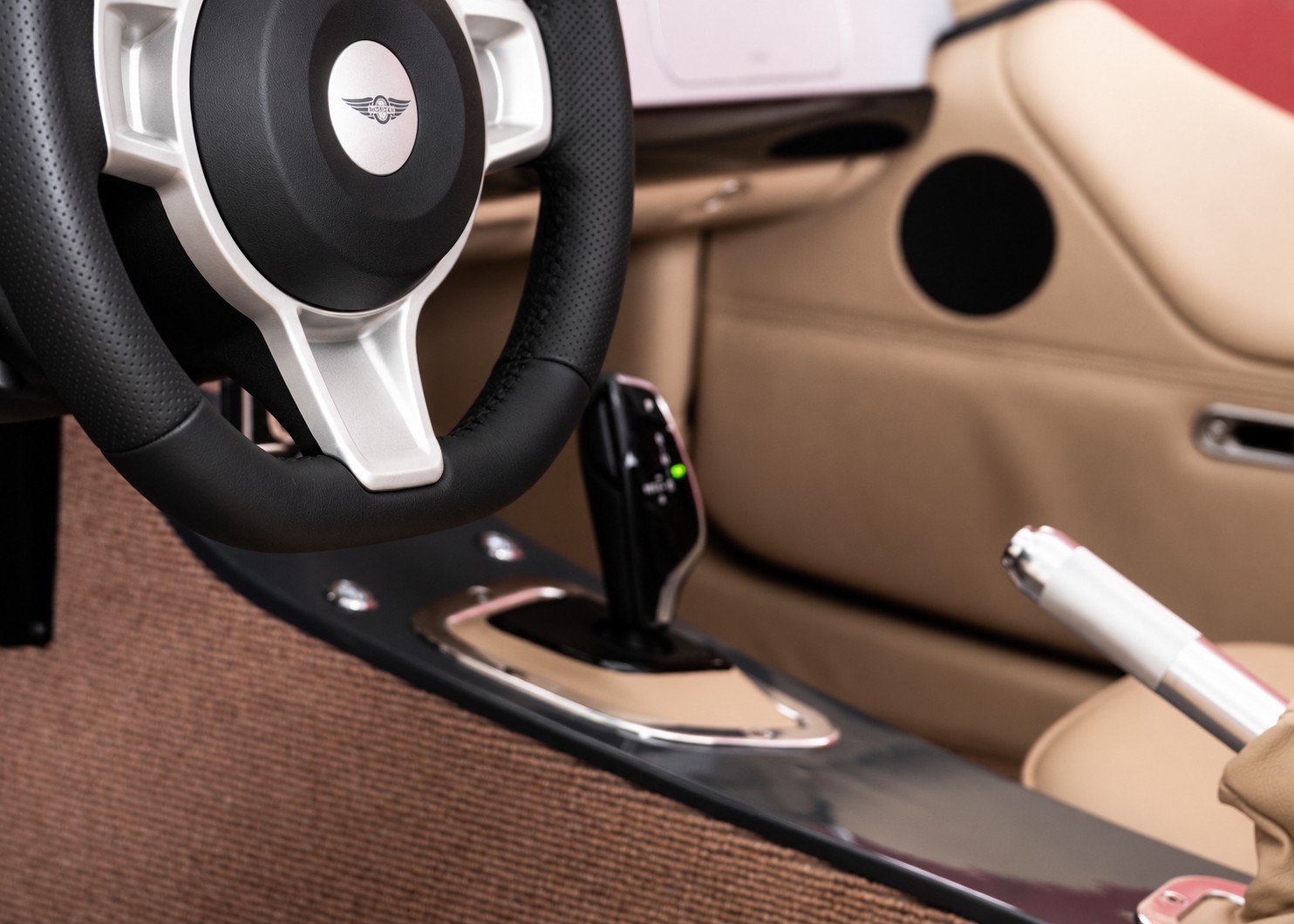 Image MORGAN 4-4 Plus Four 2.0 Automatic Bespoke (Swiss new car, Classic Dark Grey Morgan paint, 36-month warranty, delivery March 27)