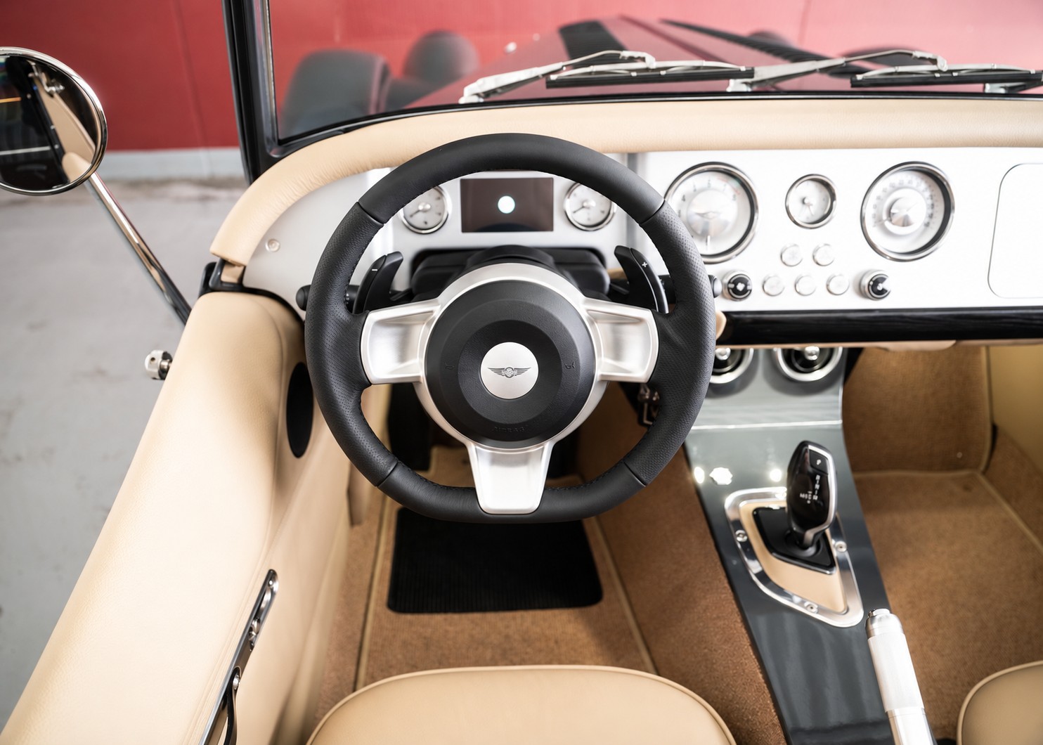 Image MORGAN 4-4 Plus Four 2.0 Automatic Bespoke (Swiss new car, Classic Dark Grey Morgan paint, 36-month warranty, delivery March 27)
