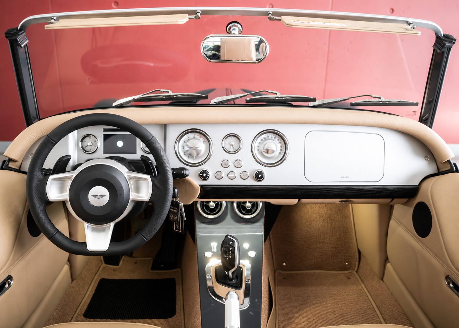 Image MORGAN 4-4 Plus Four 2.0 Automatic Bespoke (Swiss new car, Classic Dark Grey Morgan paint, 36-month warranty, delivery March 27)