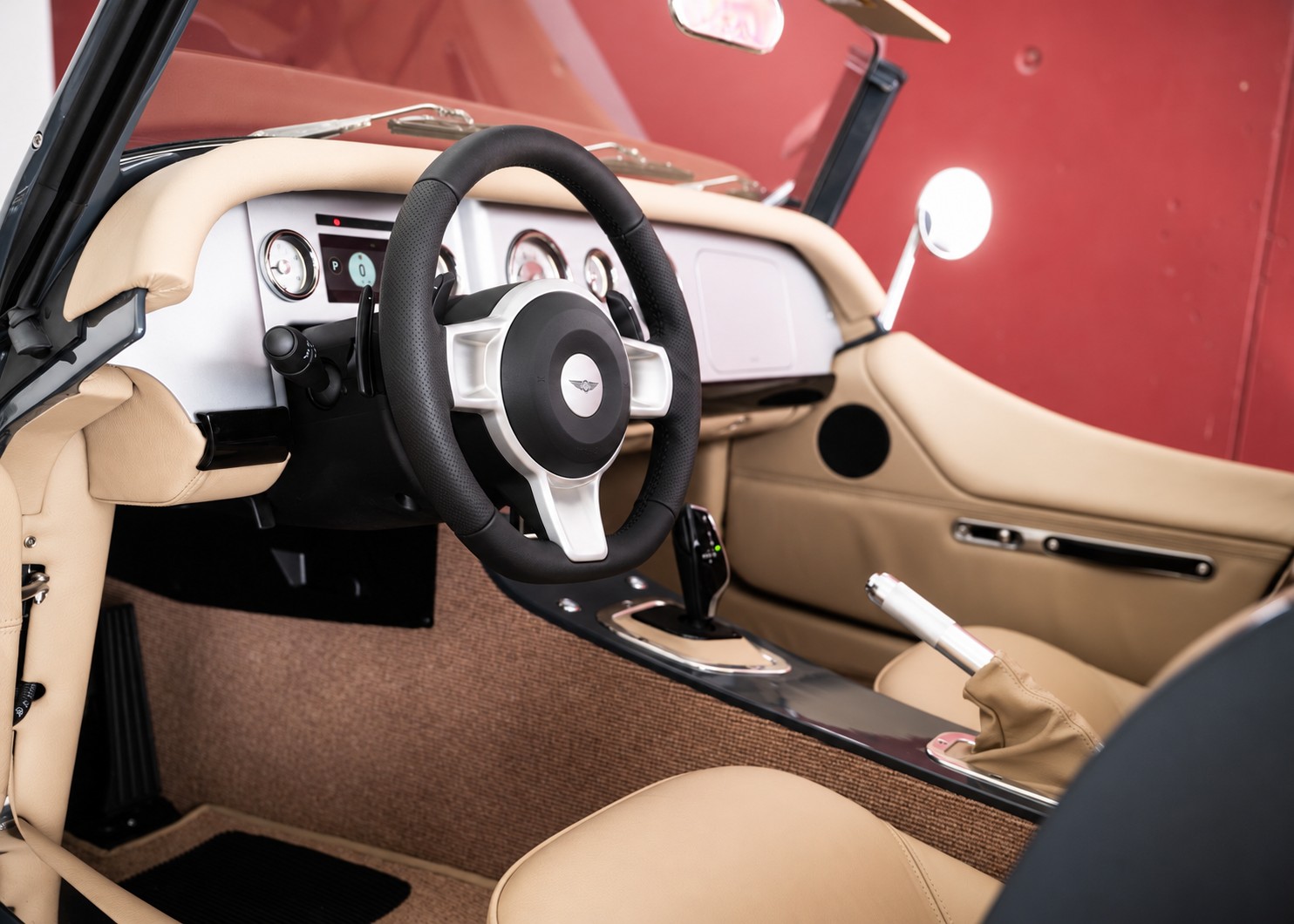 Image MORGAN 4-4 Plus Four 2.0 Automatic Bespoke (Swiss new car, Classic Dark Grey Morgan paint, 36-month warranty, delivery March 27)