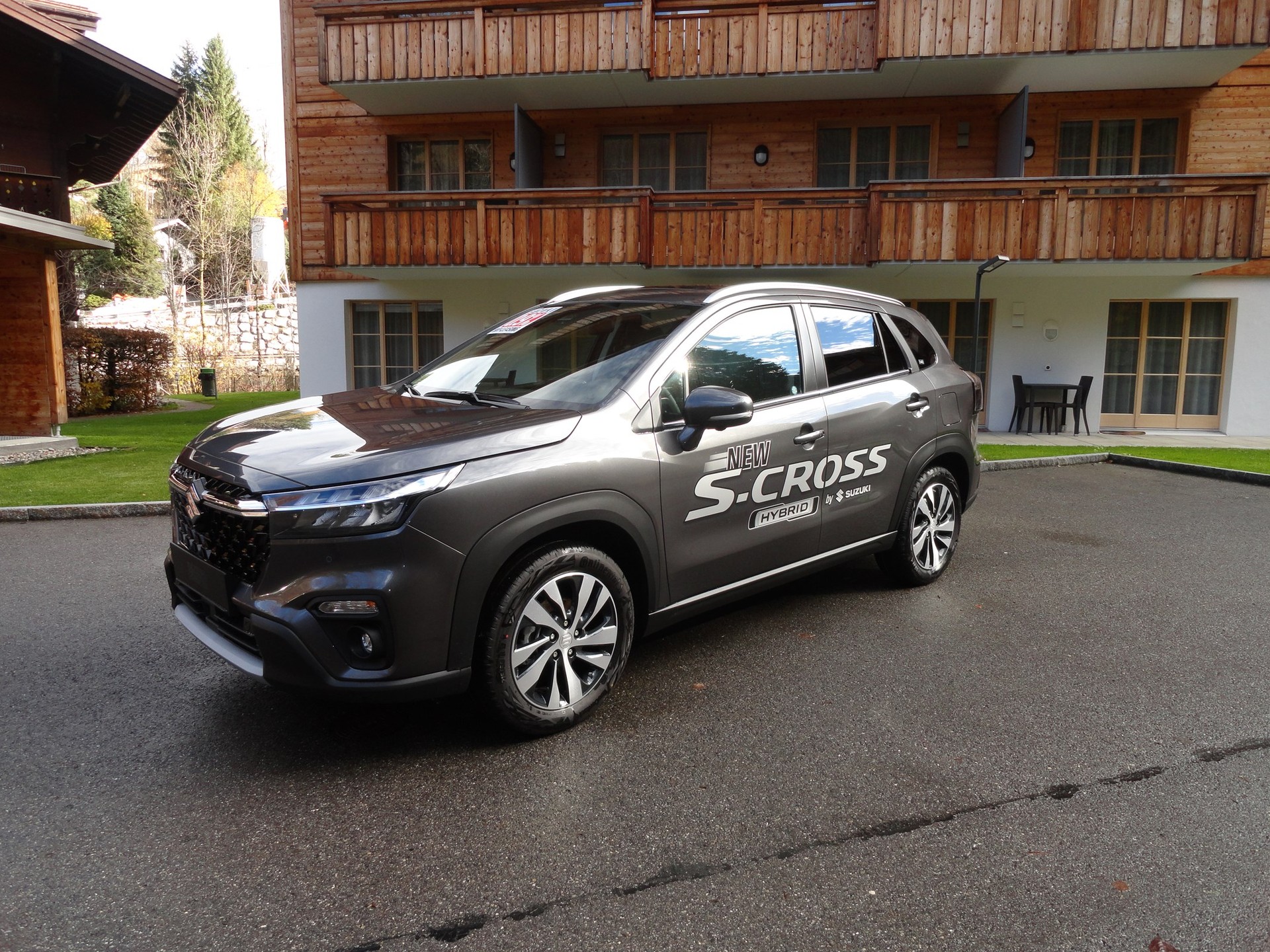 SUZUKI S-Cross 1.5 Compact Top Hybrid-showroom-element-1
