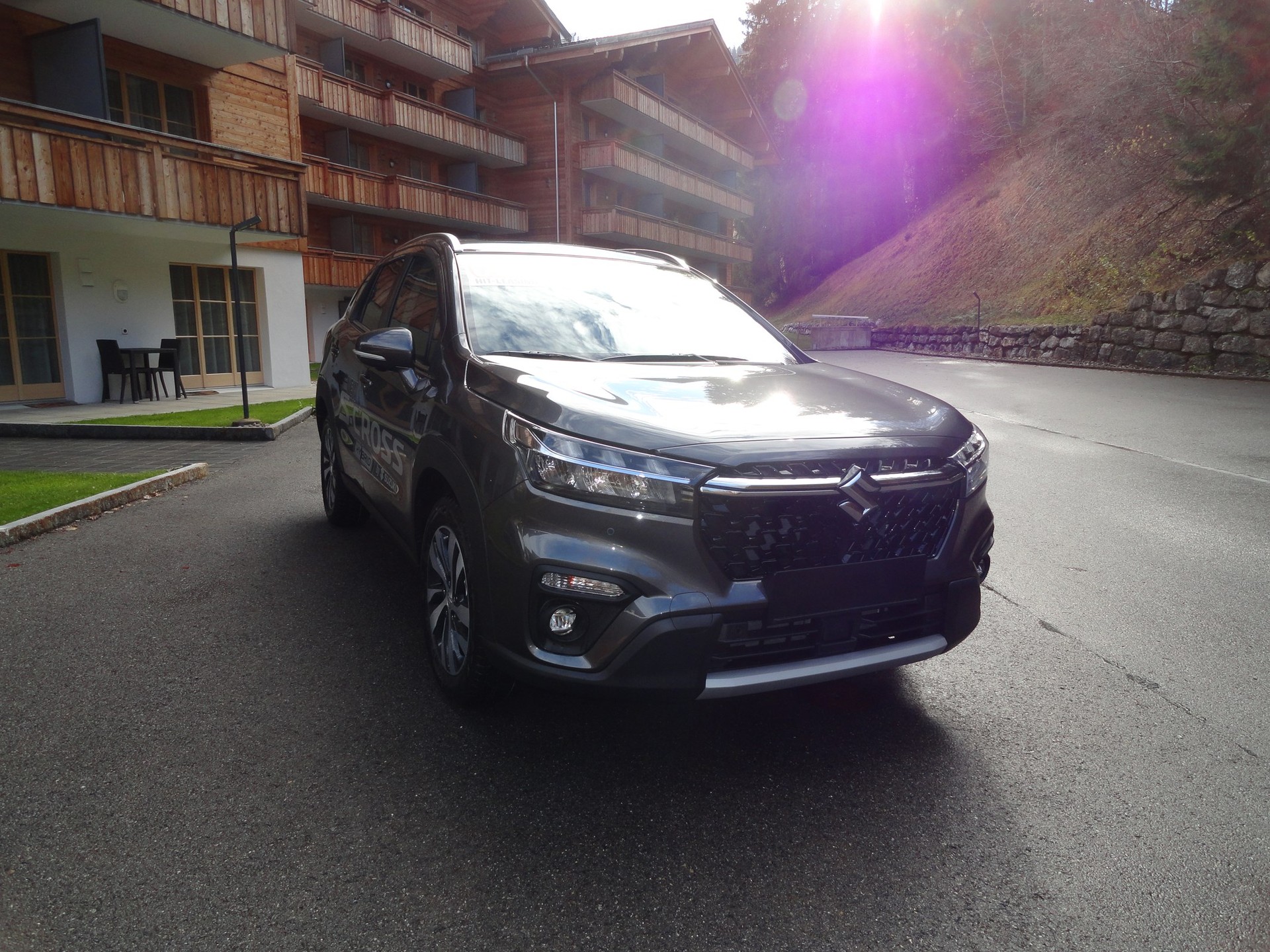 SUZUKI S-Cross 1.5 Compact Top Hybrid-showroom-element-2