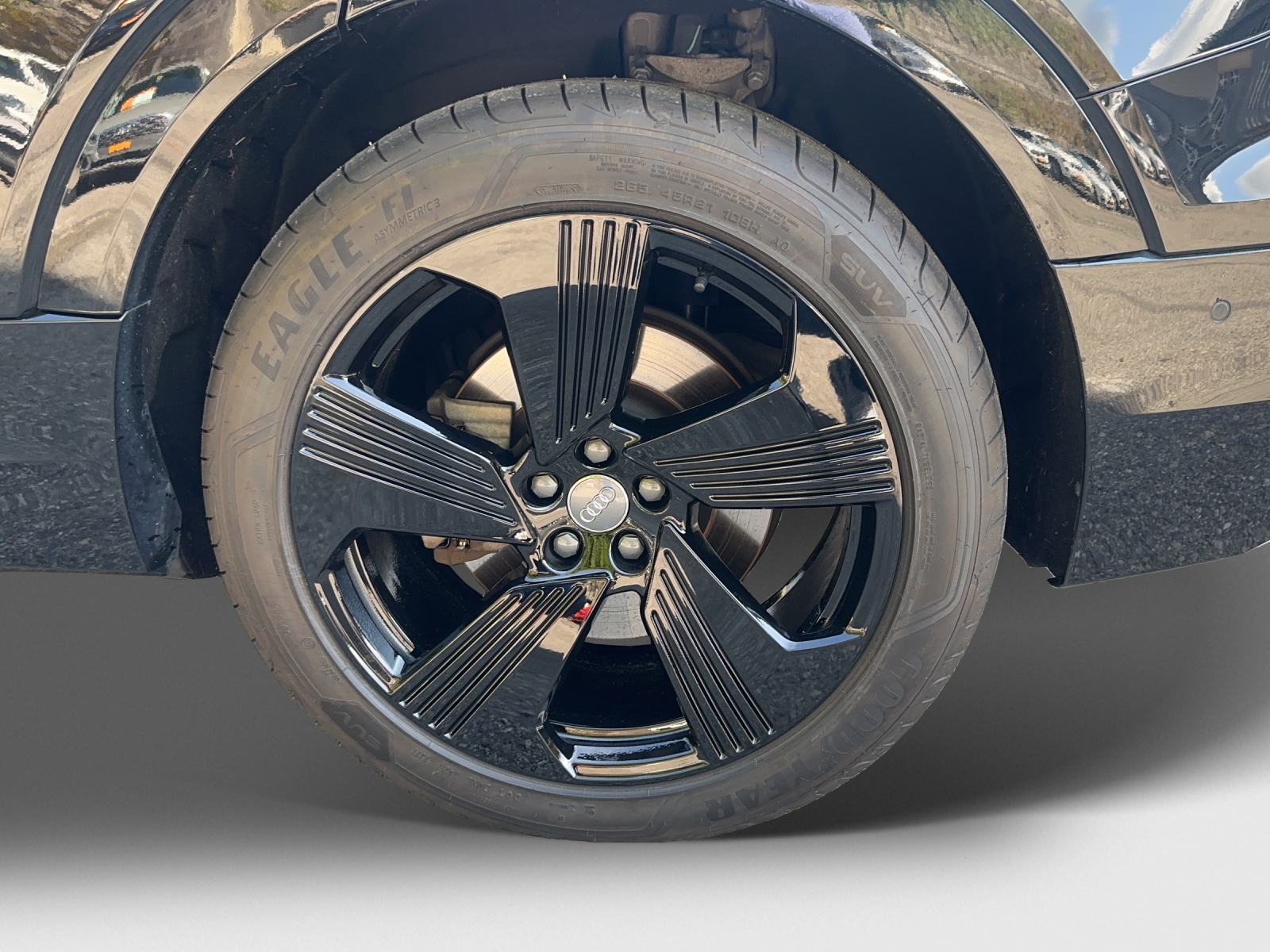 AUDI e-tron 55 Advanced quattro-image-11