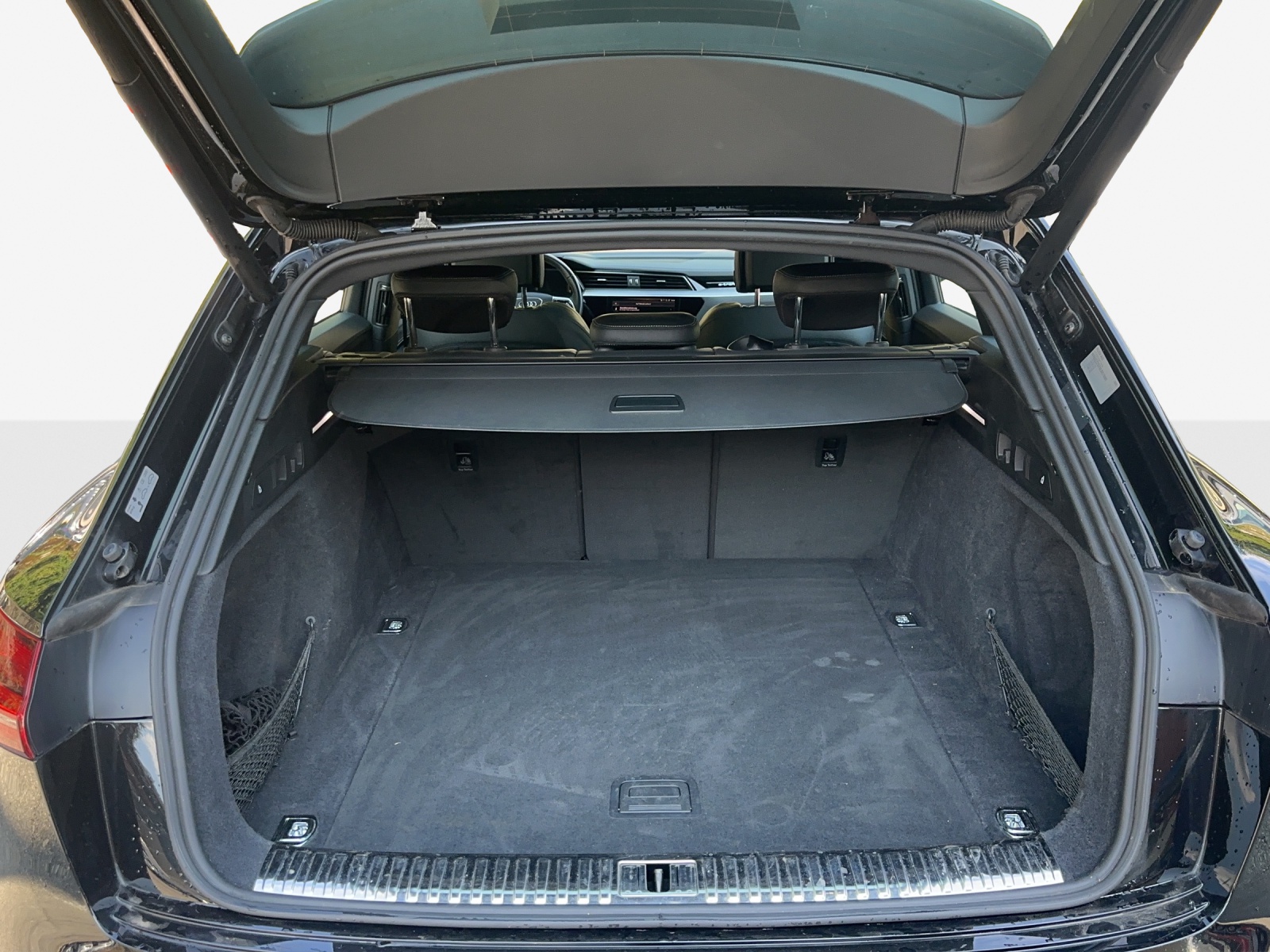 AUDI e-tron 55 Advanced quattro-image-10