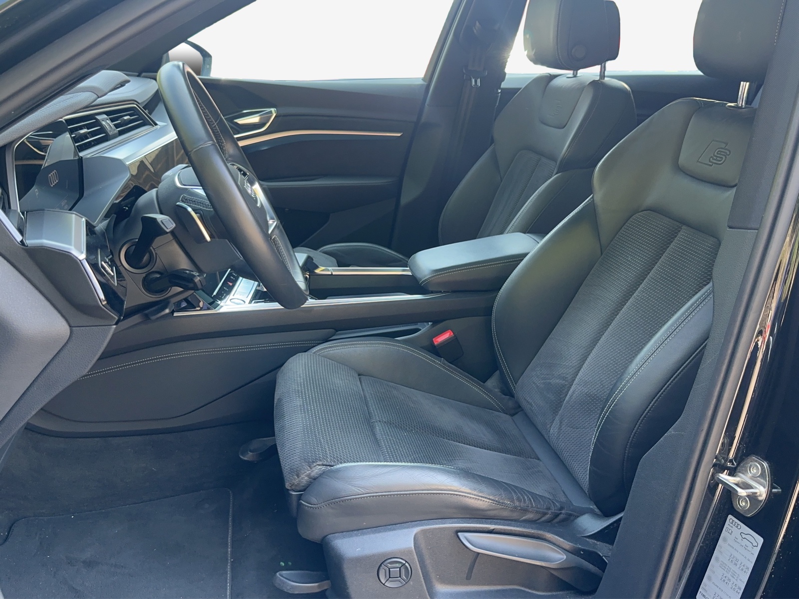 AUDI e-tron 55 Advanced quattro-image-7