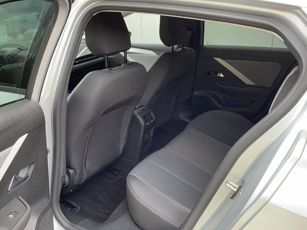 OPEL Astra 1.6 T PHEV 180 Swiss-image-9