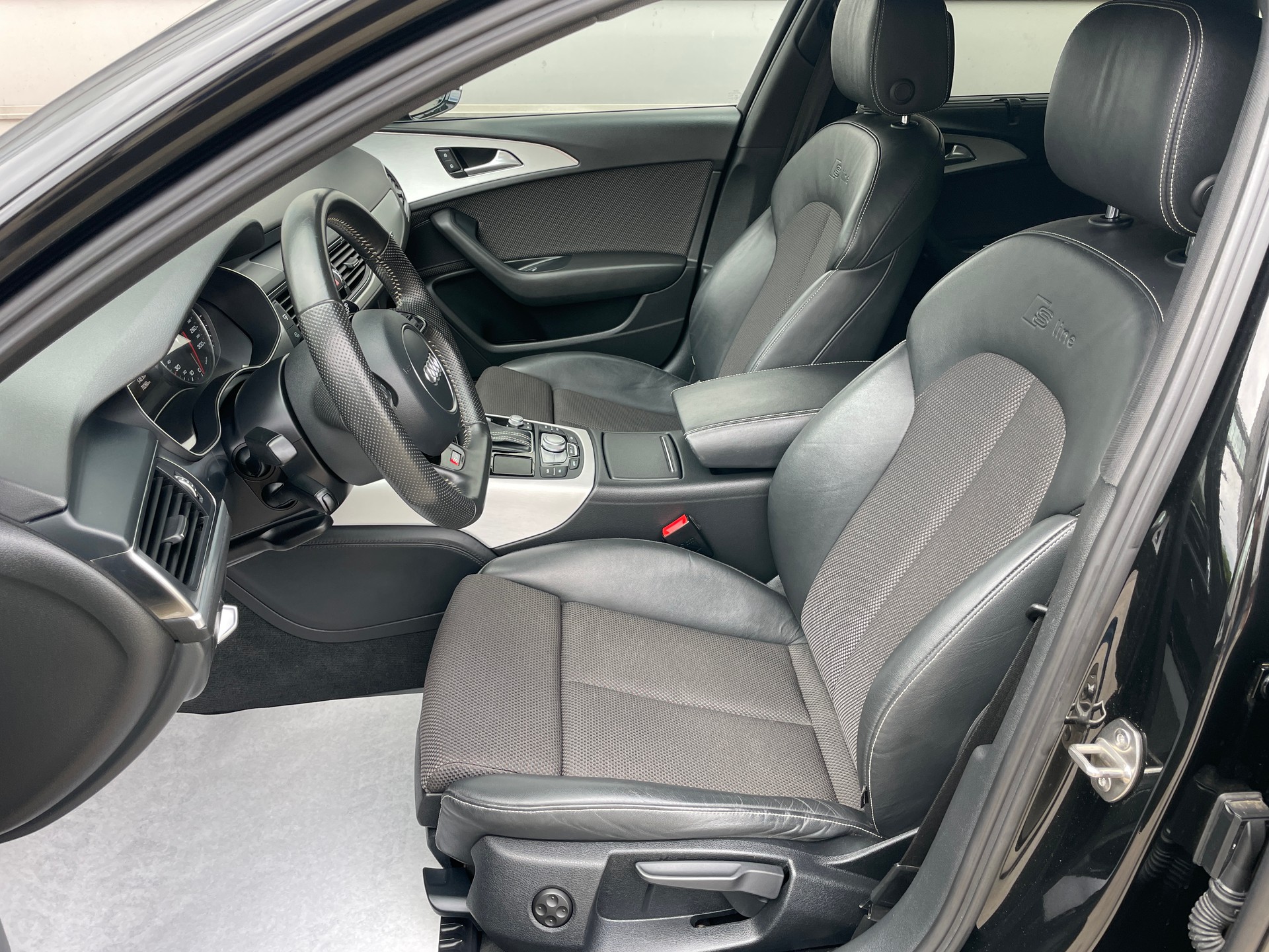 AUDI A6 Avant 2.0 TDI quattro S-tronic  >>S line<<-image-4