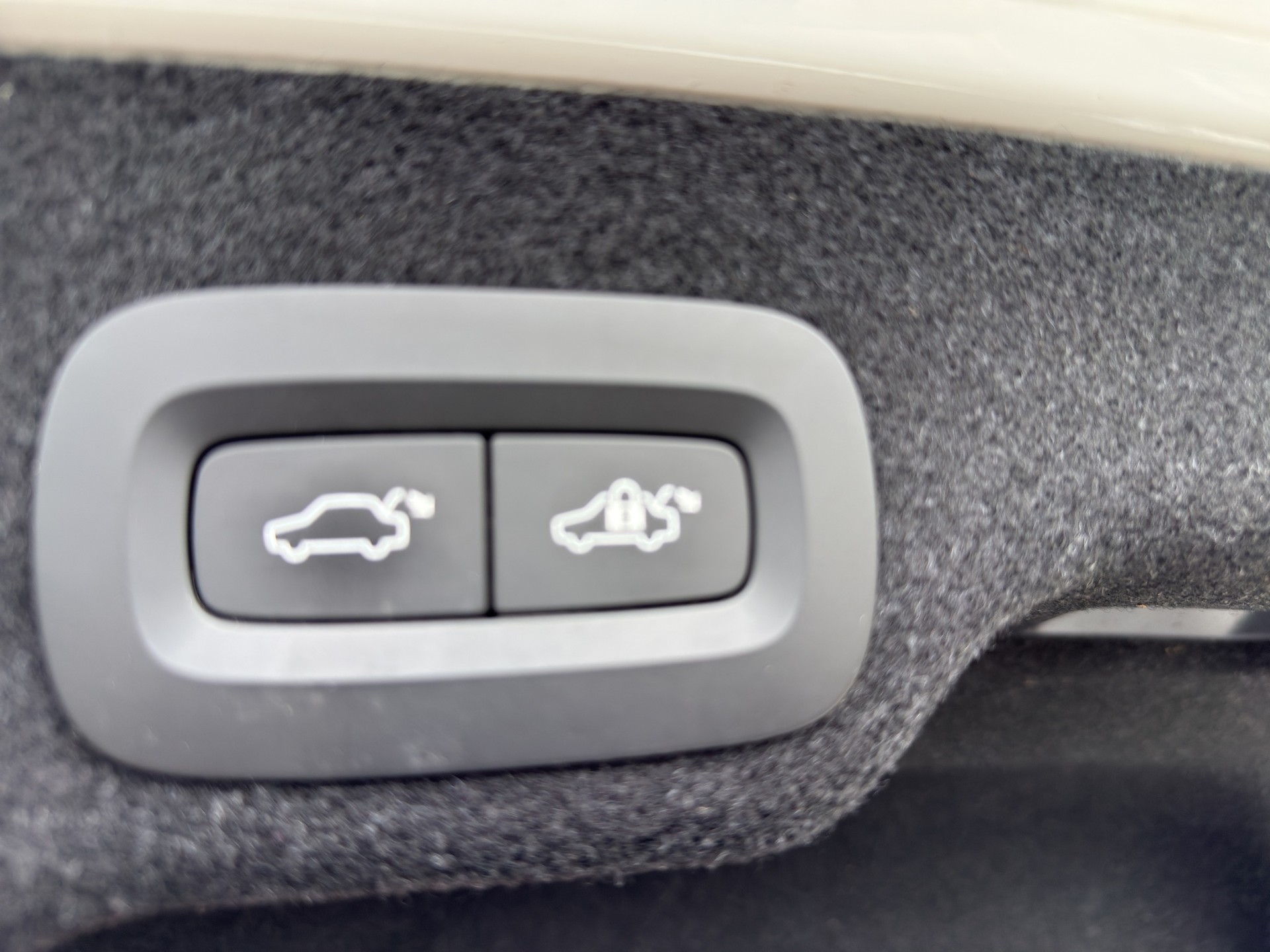 VOLVO S90 T8 eAWD Twin Engine R-Design Geartronic-image-11