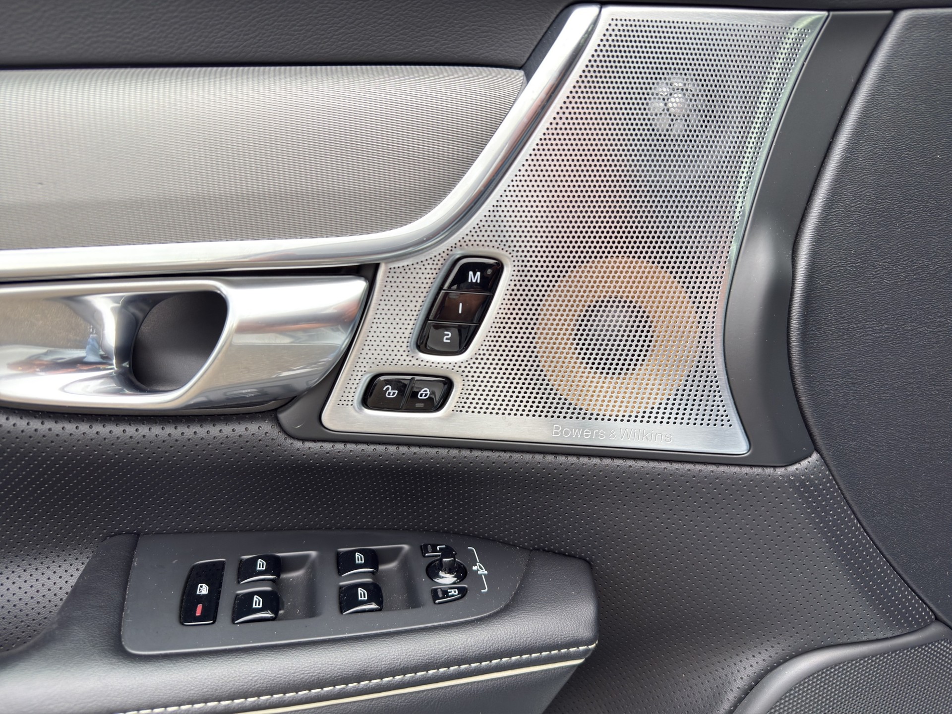 VOLVO S90 T8 eAWD Twin Engine R-Design Geartronic-image-8