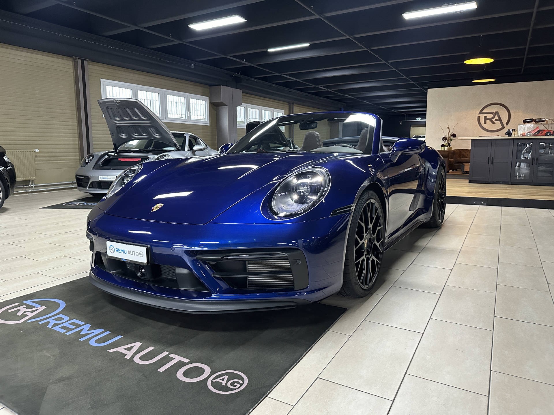 PORSCHE 911 Carrera GTS Cabriolet PDK-showroom-element-3