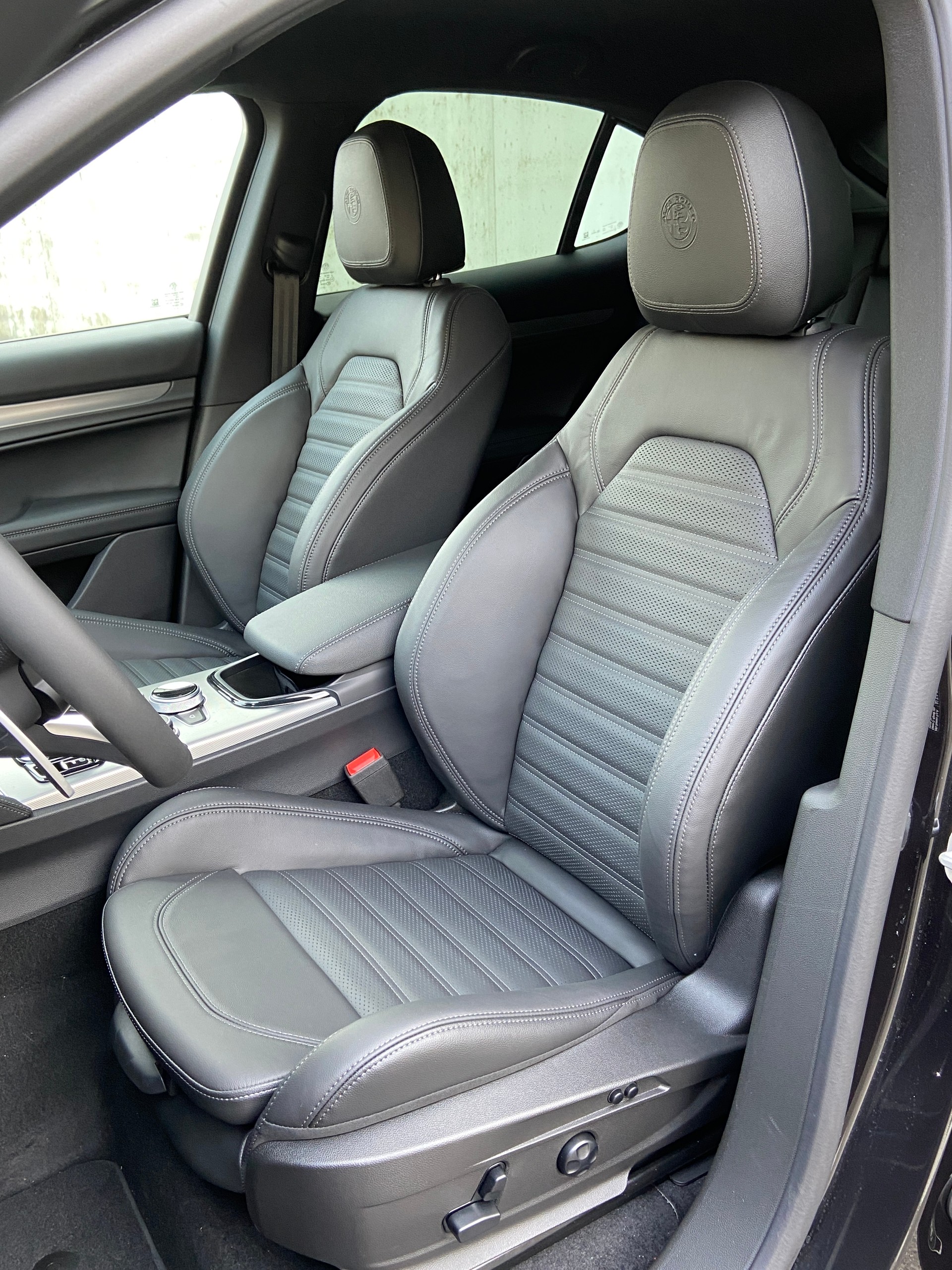 ALFA ROMEO Stelvio 2.0 Veloce Pack Tow Hook 21" Q4 AT8-image-8