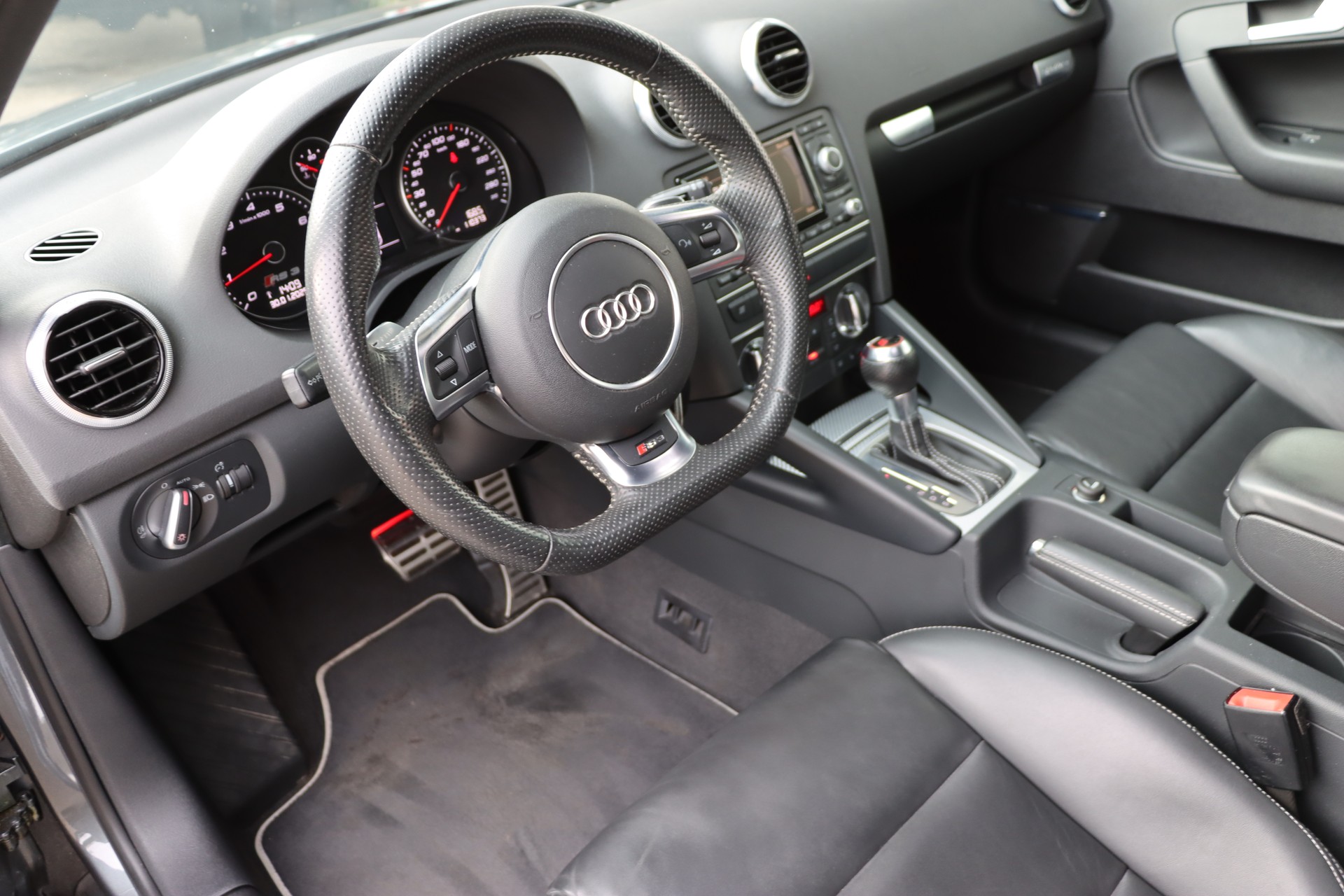 AUDI RS3 Sportback 2.5 TFSI quattro-image-12