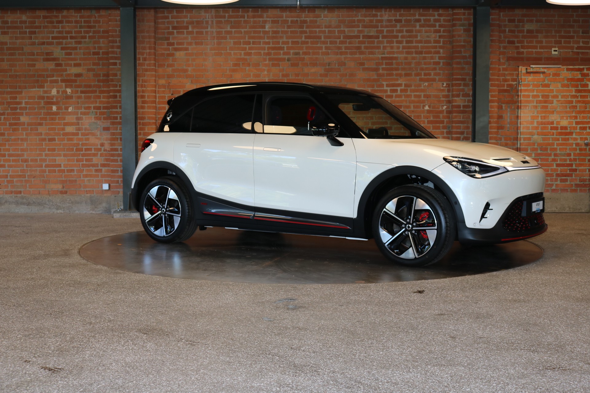 SMART #1 66 kWh Brabus AWD, 428 PS, Aktions-Leasing 0% oder Cash-Prämie CHF 4'000.-, in 2-3 Wochen verfügbar-image-9