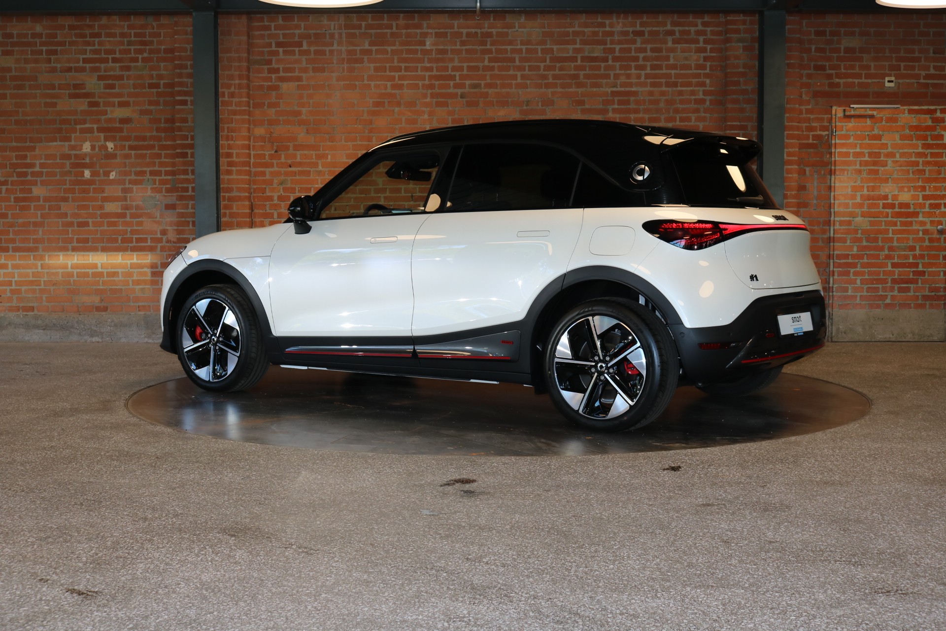 SMART #1 66 kWh Brabus AWD, 428 PS, Aktions-Leasing 0% oder Cash-Prämie CHF 4'000.-, in 2-3 Wochen verfügbar-image-3
