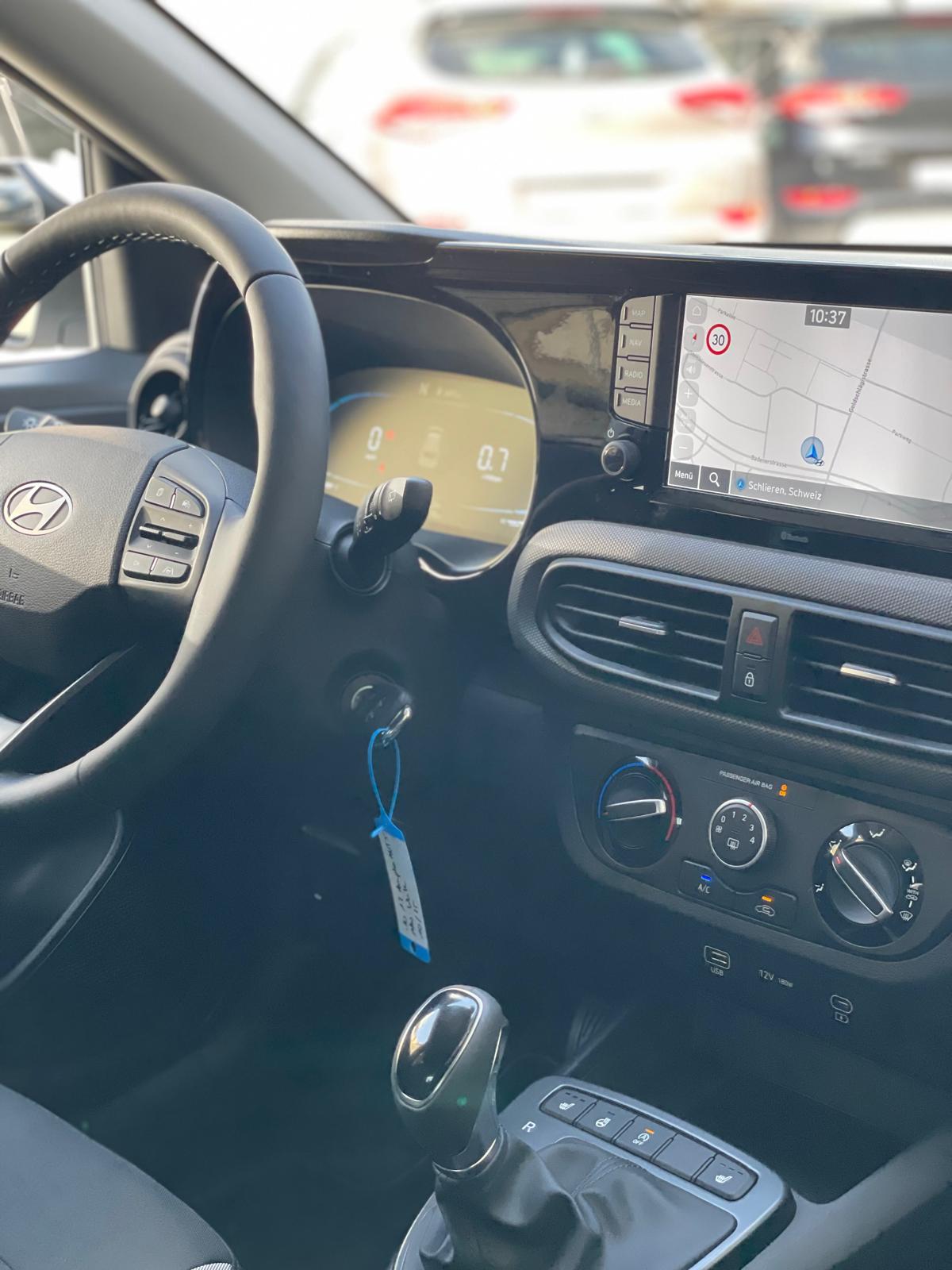 HYUNDAI i10 1.2 Amplia AMT5-image-9