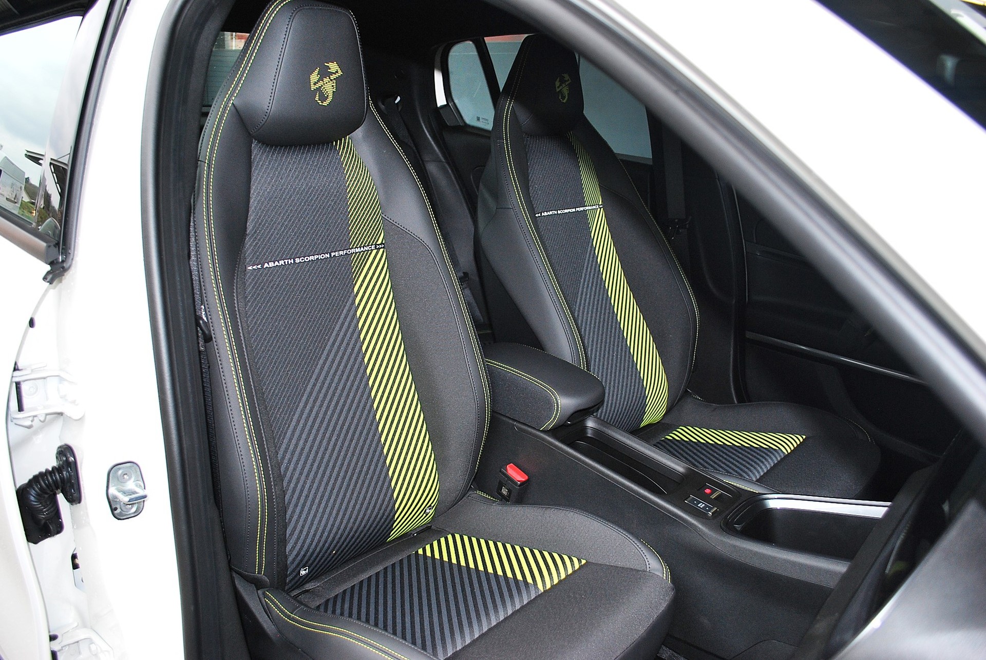 FIAT Abarth 600e Turismo-image-9