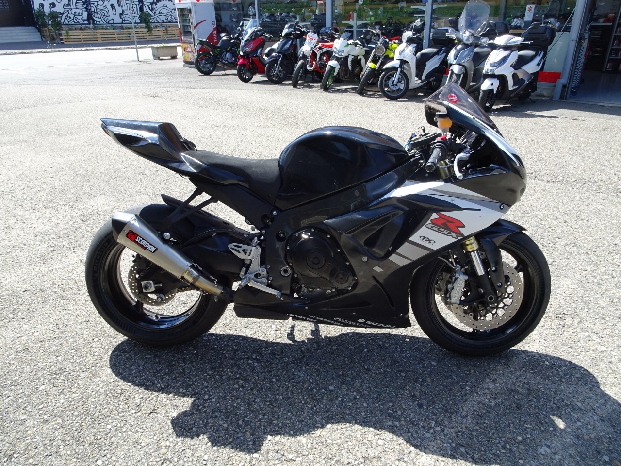 SUZUKI GSX-R 750 L1 Circuit-showroom-element-1