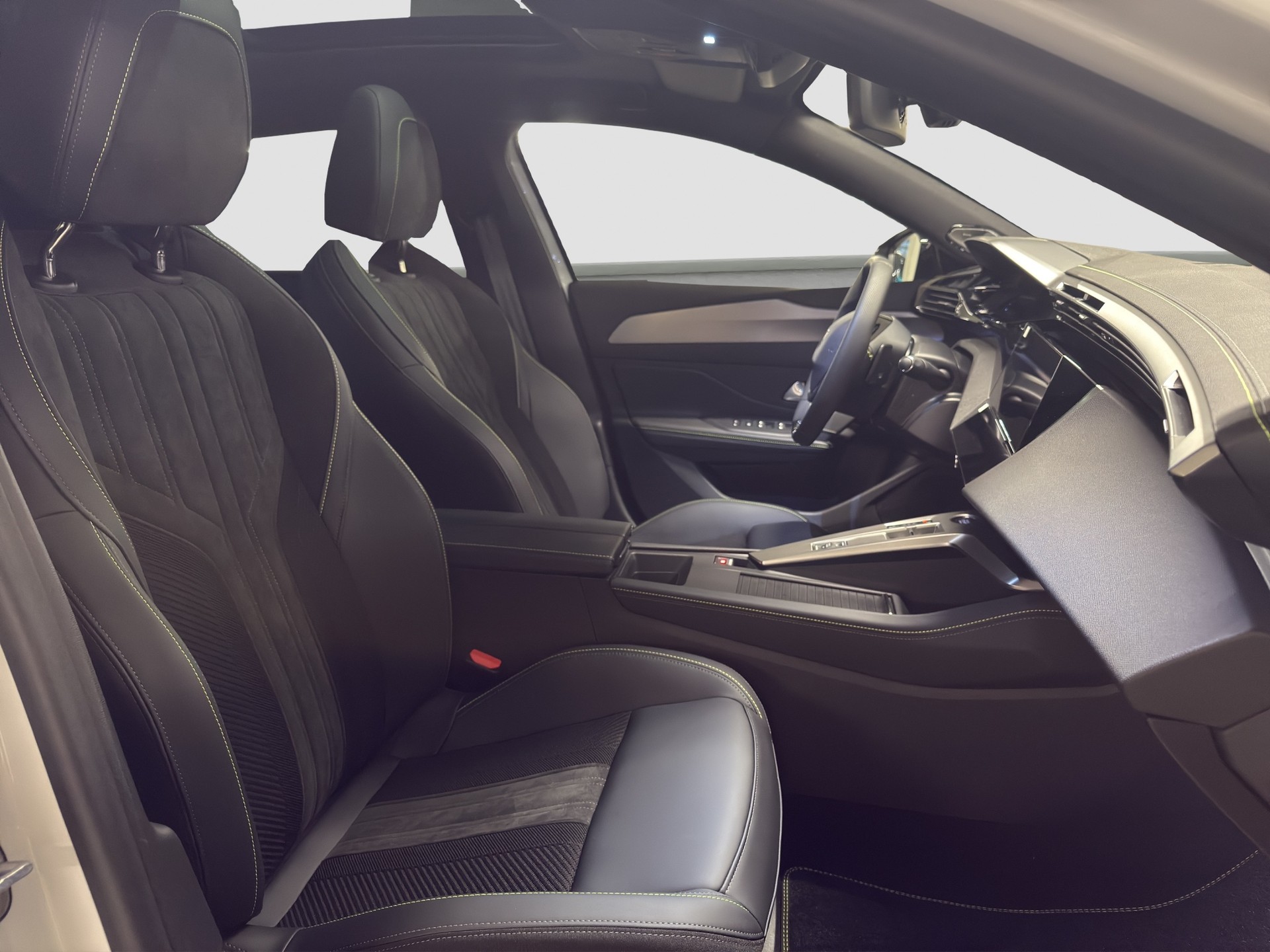 PEUGEOT 308 1.2 Hybrid GT-image-9