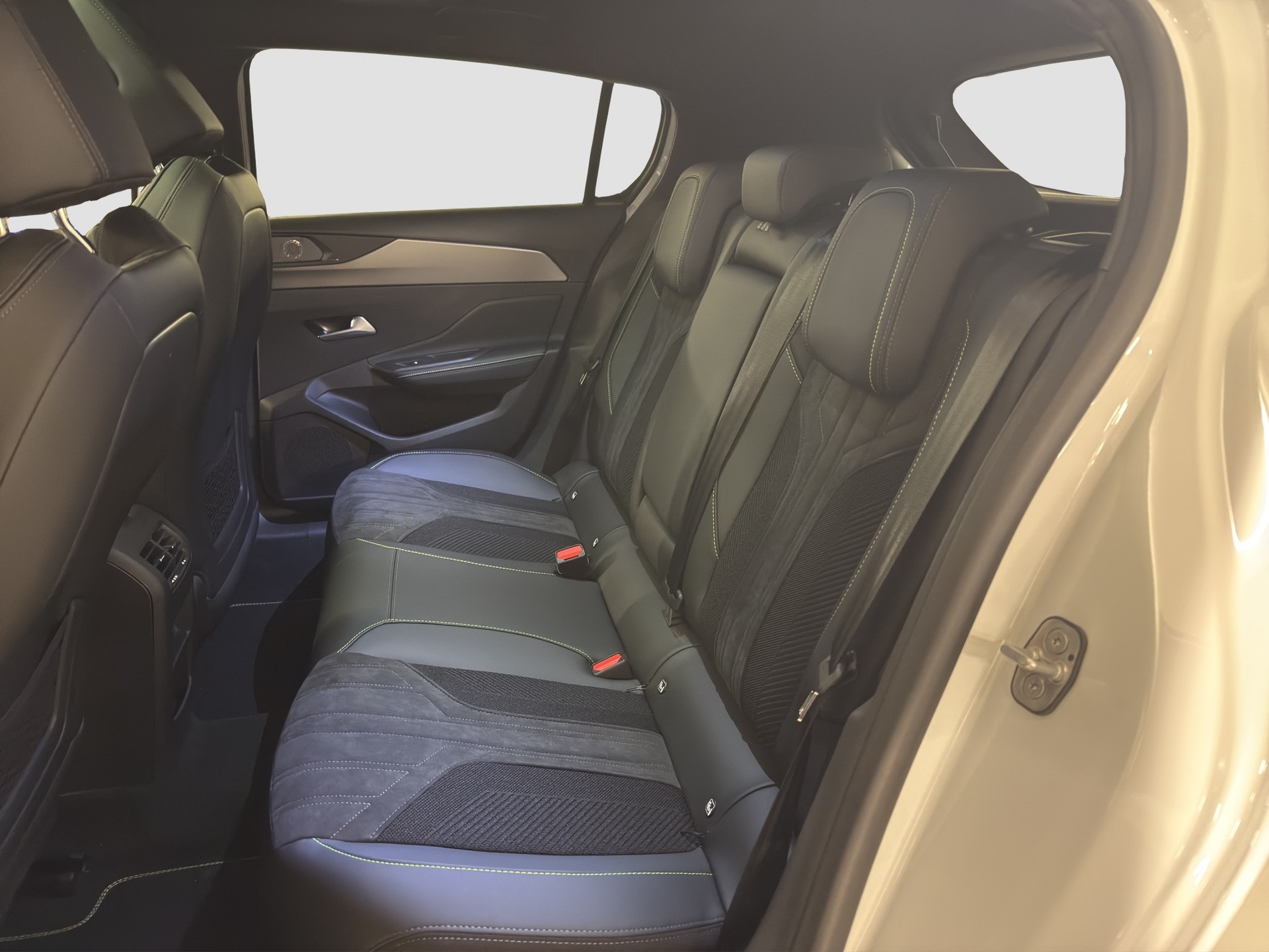 PEUGEOT 308 1.2 Hybrid GT-image-11