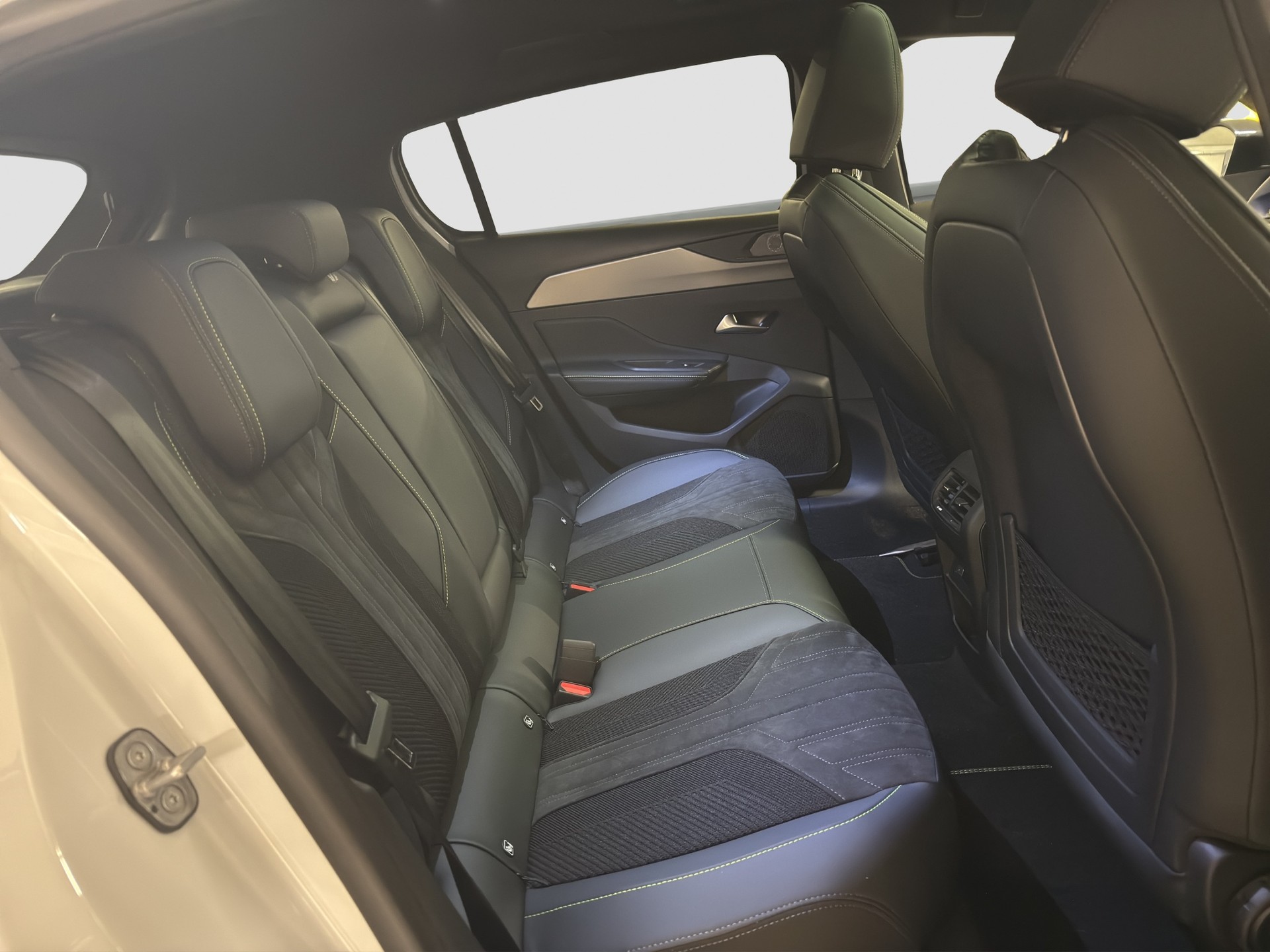 PEUGEOT 308 1.2 Hybrid GT-image-10