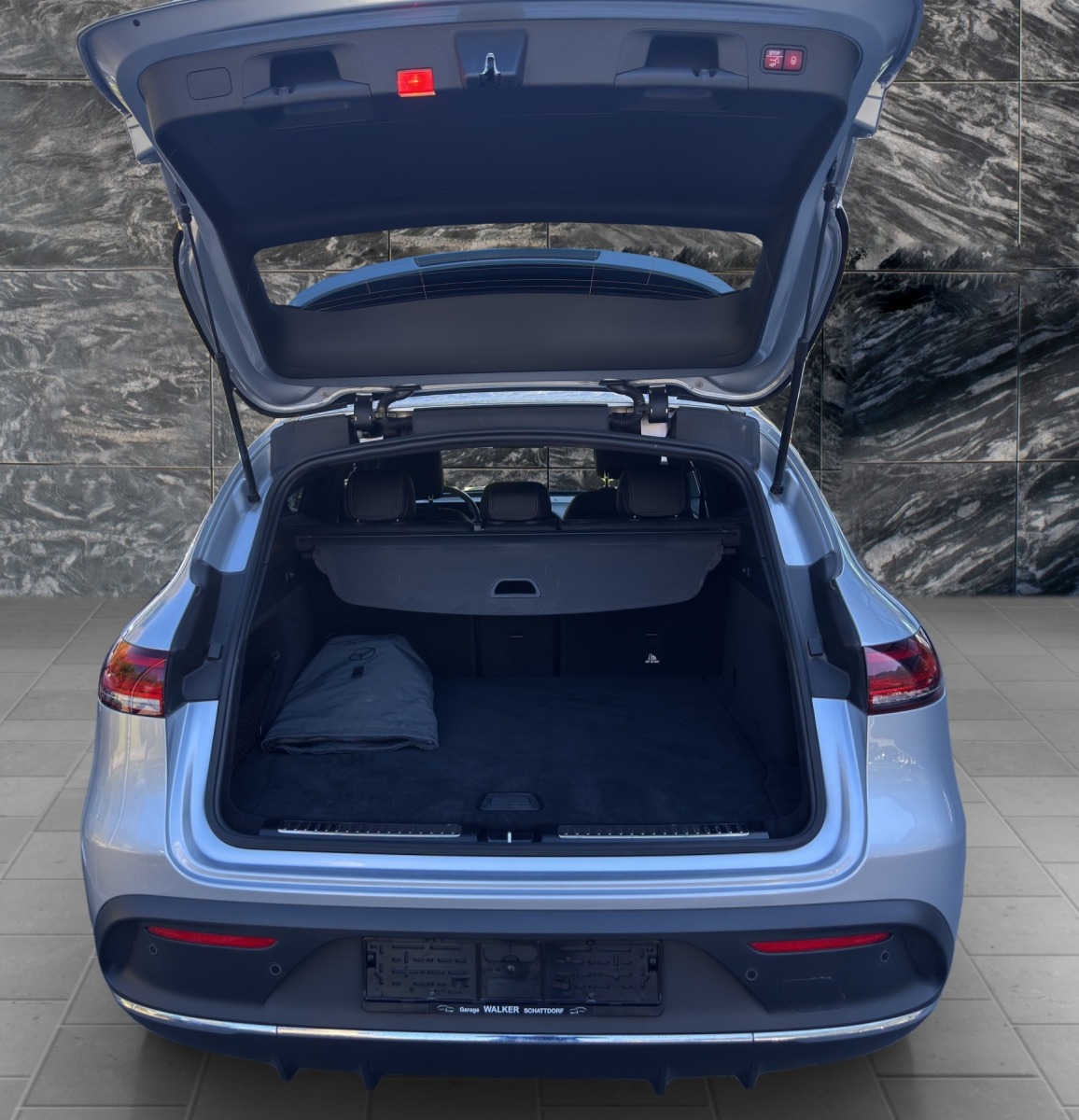 MERCEDES-BENZ EQC 400 AMG Line 4Matic-image-4