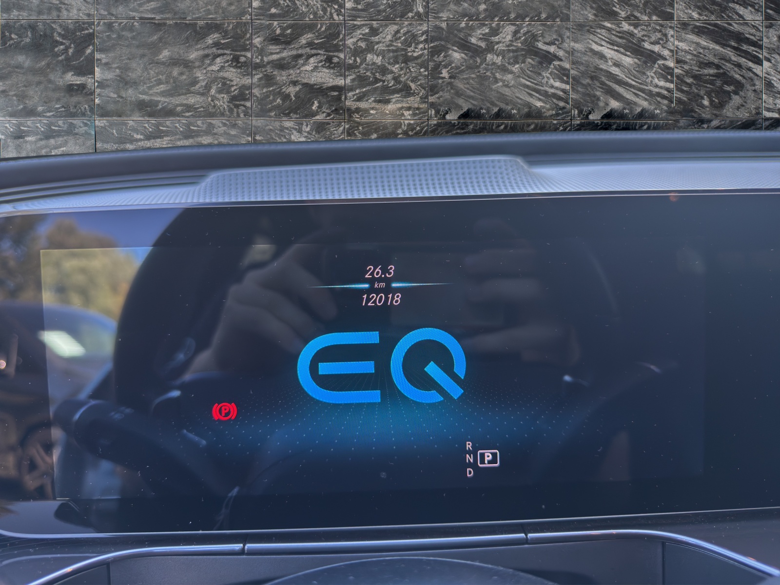 MERCEDES-BENZ EQC 400 AMG Line 4Matic-image-12