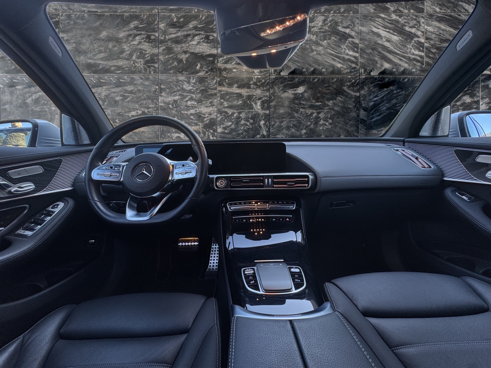 MERCEDES-BENZ EQC 400 AMG Line 4Matic-image-10