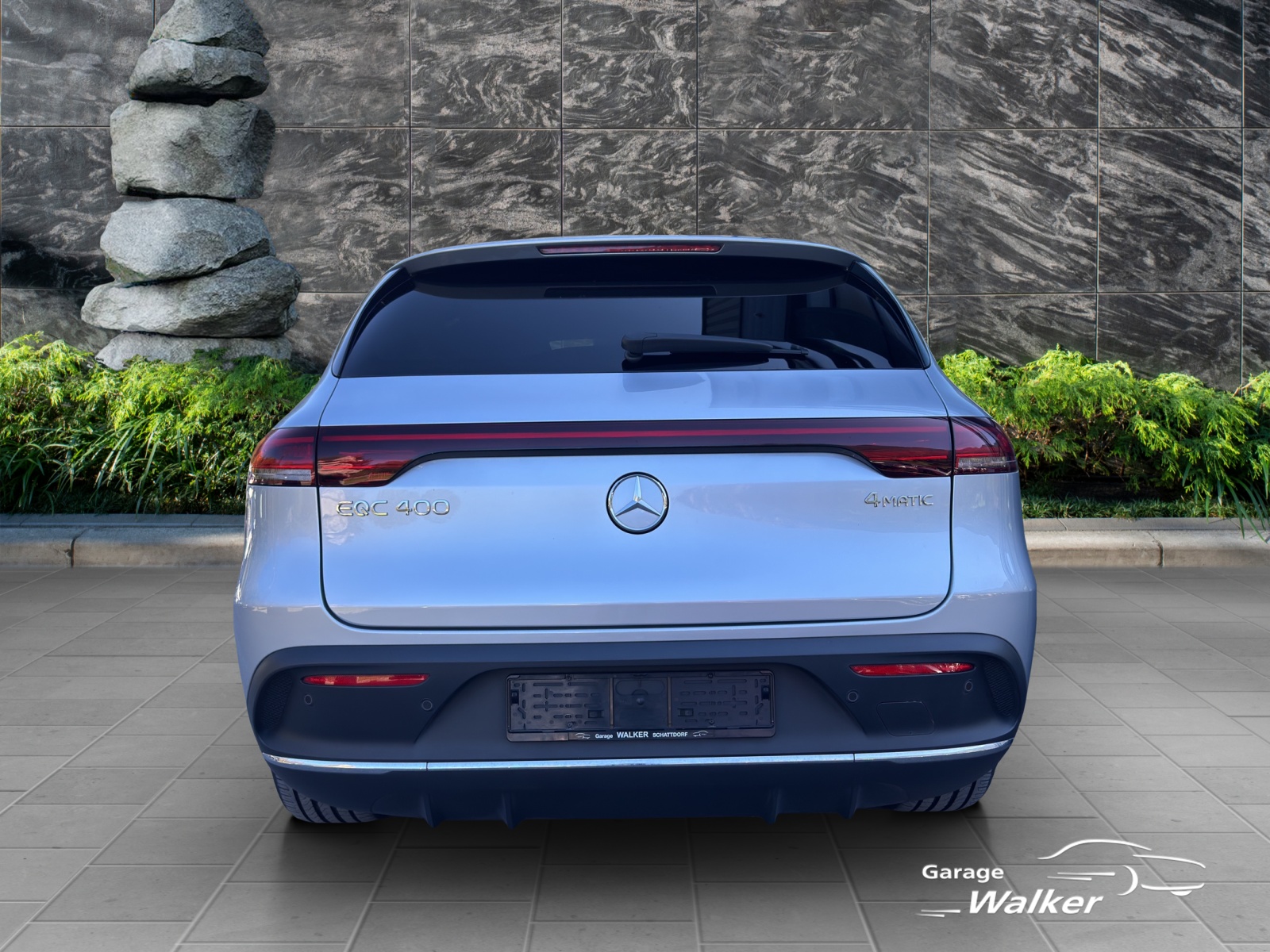 MERCEDES-BENZ EQC 400 AMG Line 4Matic-image-3