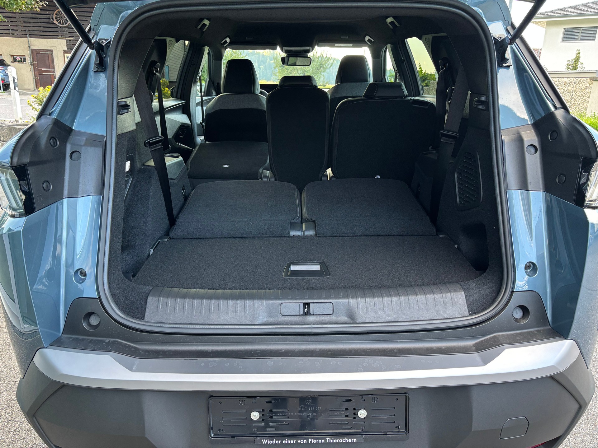 PEUGEOT 5008 145 e-DSC6 Allure Premium-image-5