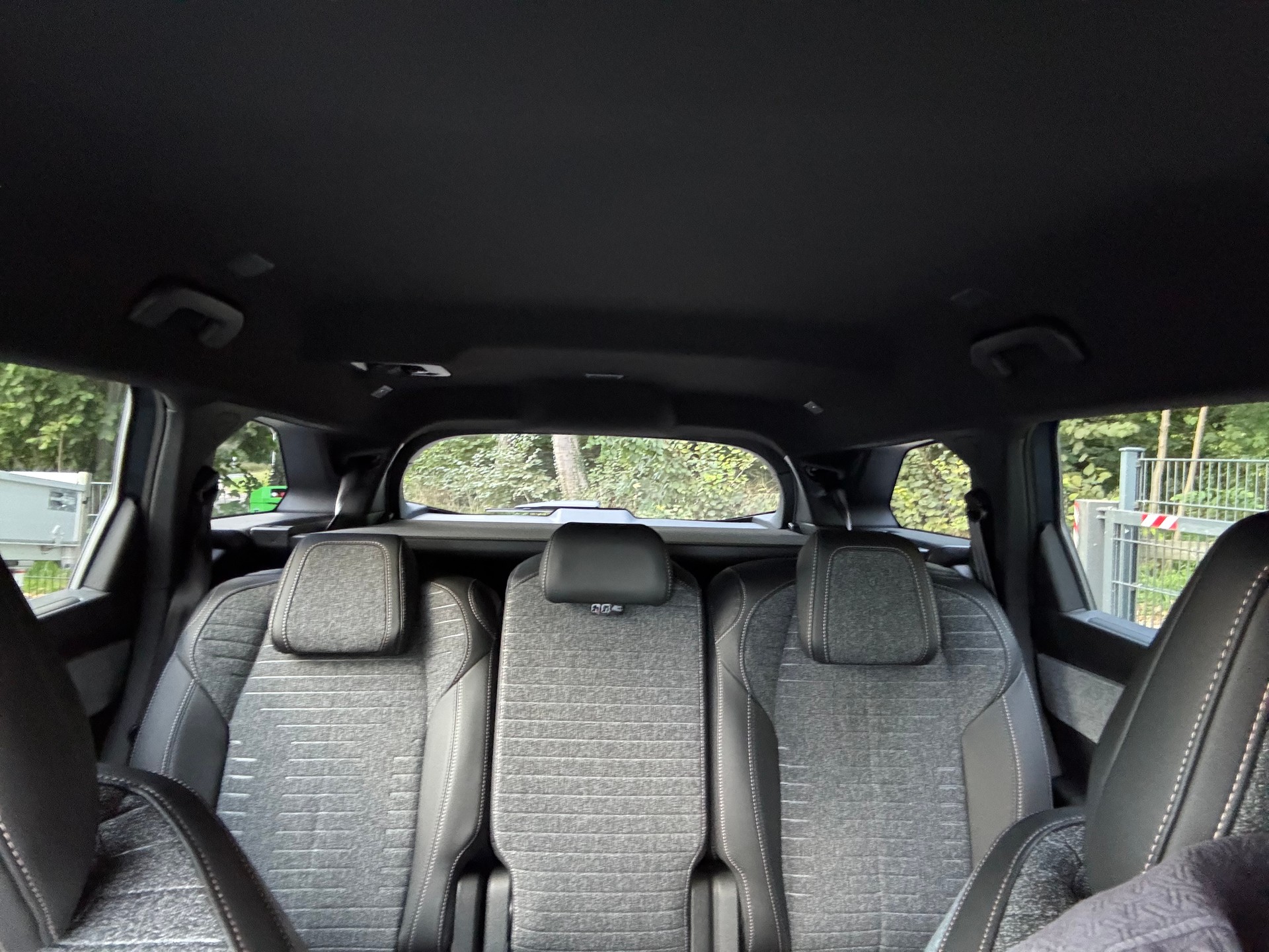 PEUGEOT 5008 145 e-DSC6 Allure Premium-image-14