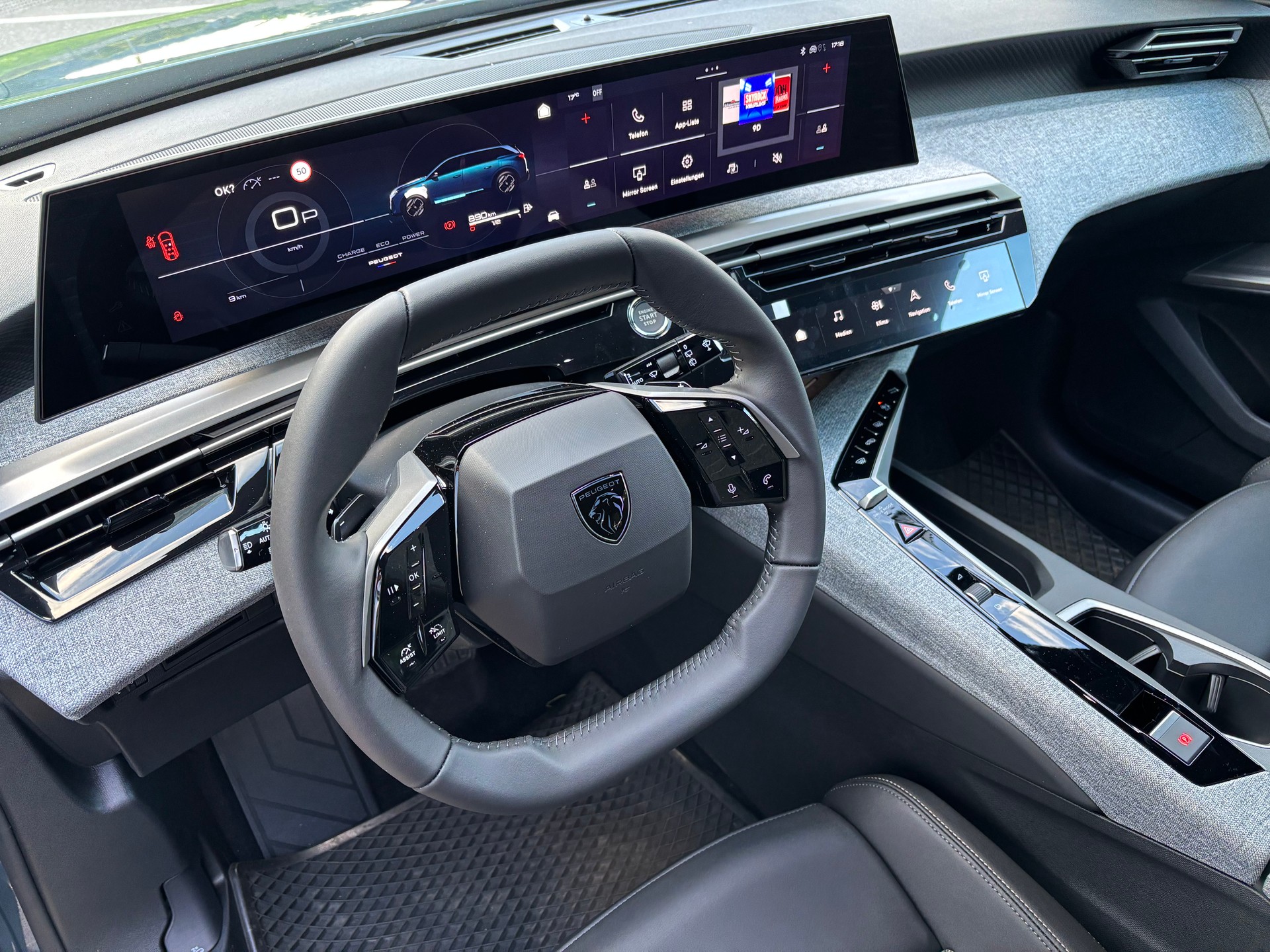 PEUGEOT 5008 145 e-DSC6 Allure Premium-image-12