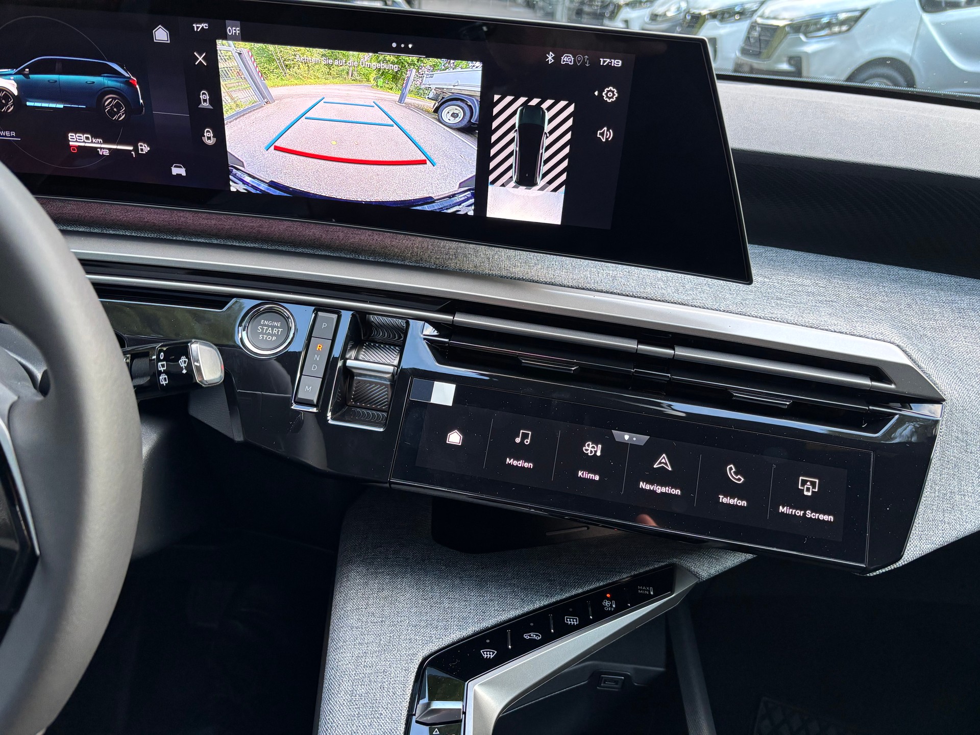 PEUGEOT 5008 145 e-DSC6 Allure Premium-image-13
