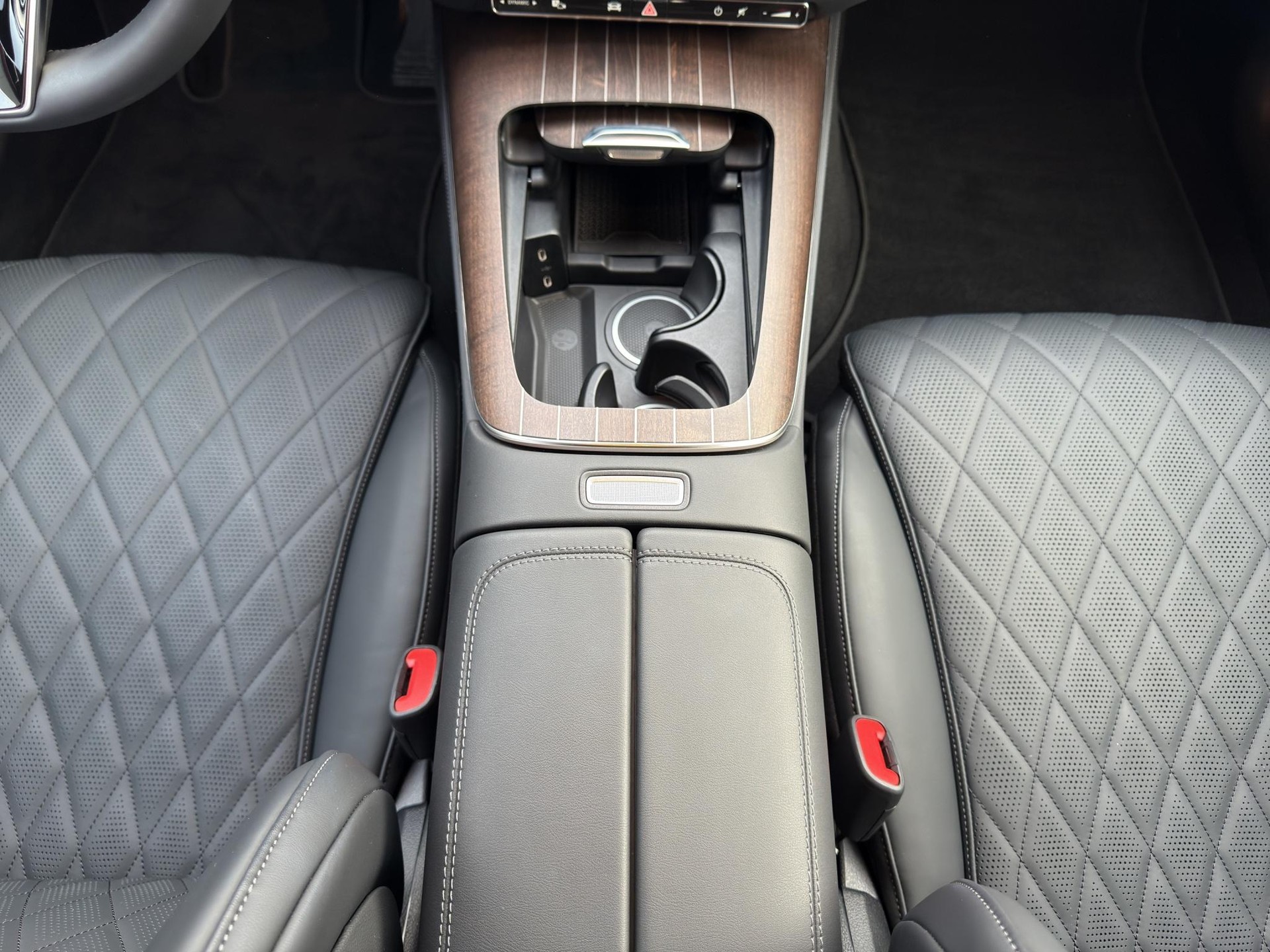 MERCEDES-BENZ E 220 d Exclusive 4matic Kombi-image-14