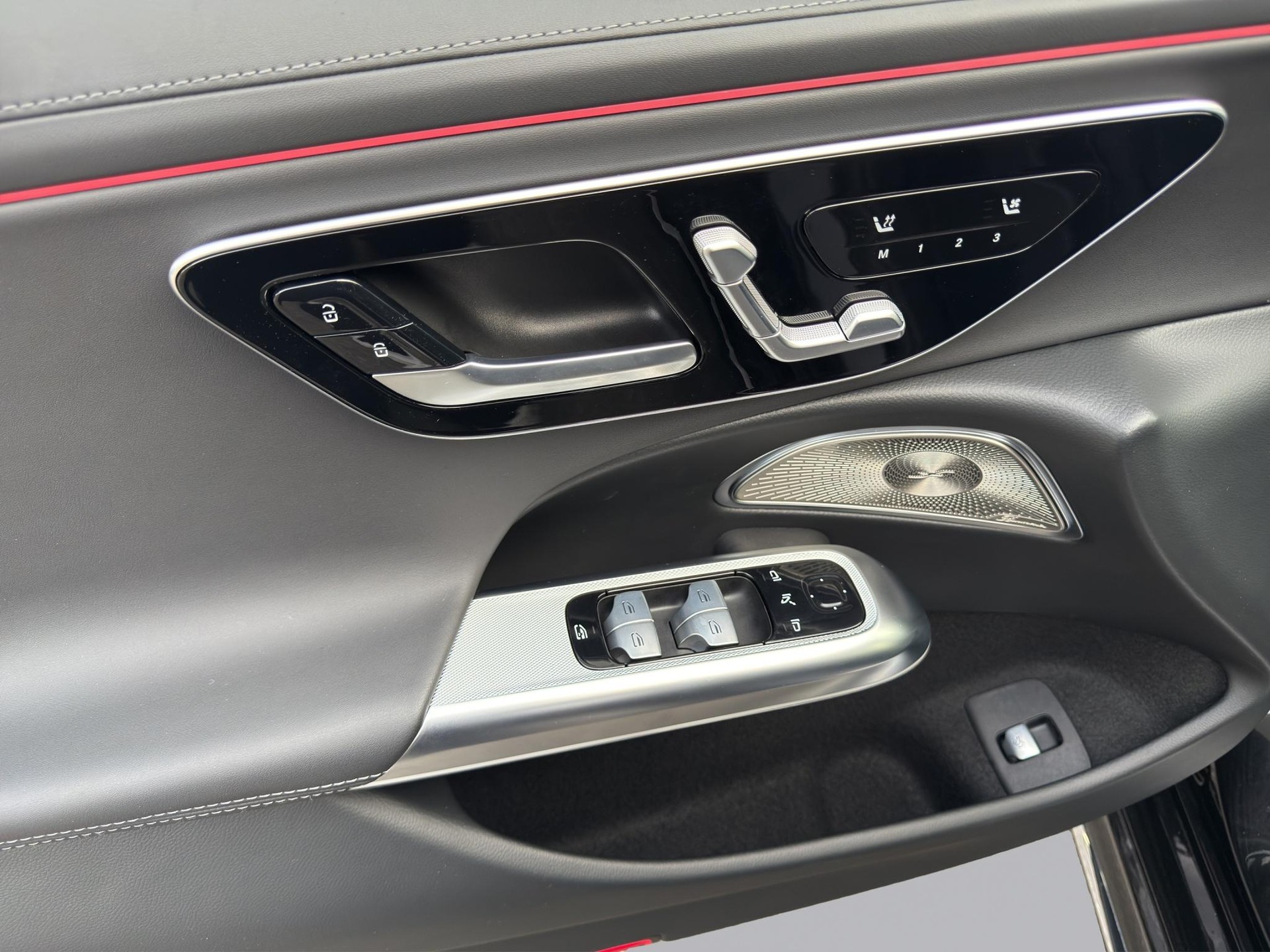 MERCEDES-BENZ E 220 d Exclusive 4matic Kombi-image-9