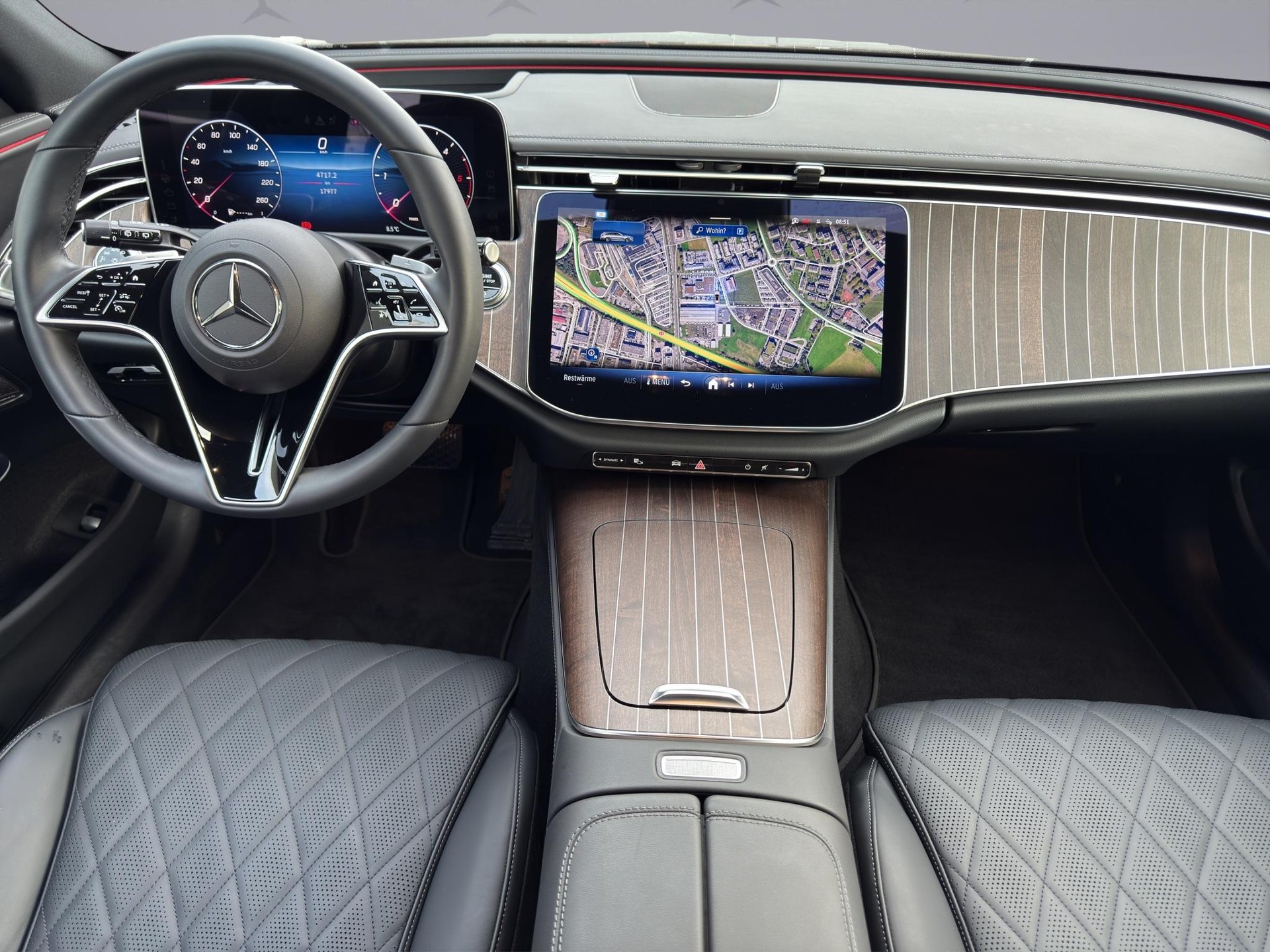 MERCEDES-BENZ E 220 d Exclusive 4matic Kombi-image-13