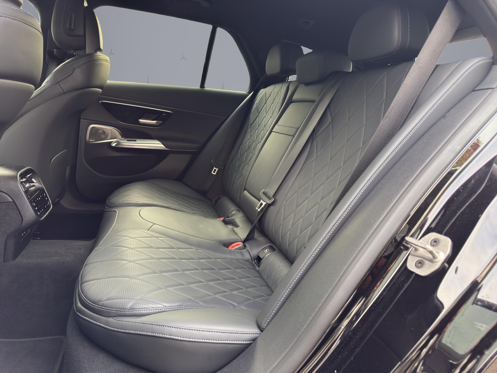 MERCEDES-BENZ E 220 d Exclusive 4matic Kombi-image-12