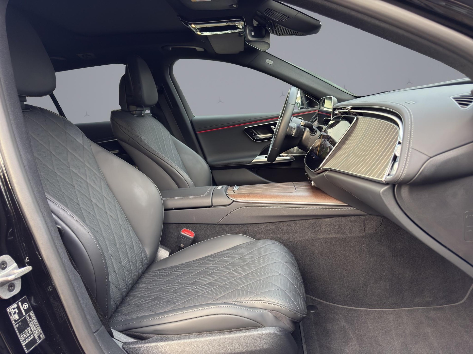 MERCEDES-BENZ E 220 d Exclusive 4matic Kombi-image-16